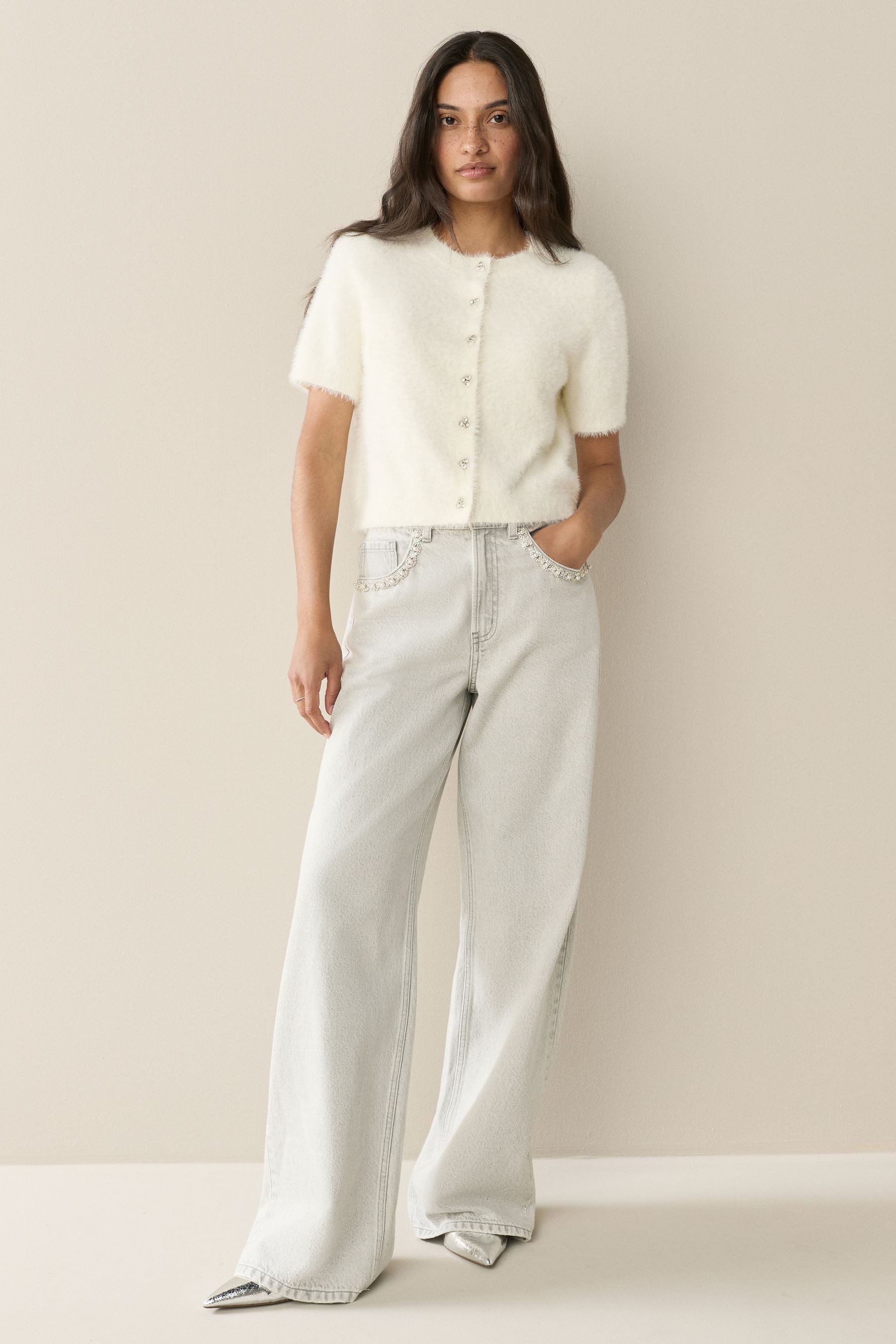 Next Strickjacke Kurzarm-Strickjacke mit Struktur + Schmuckknöpfen (1-tlg)