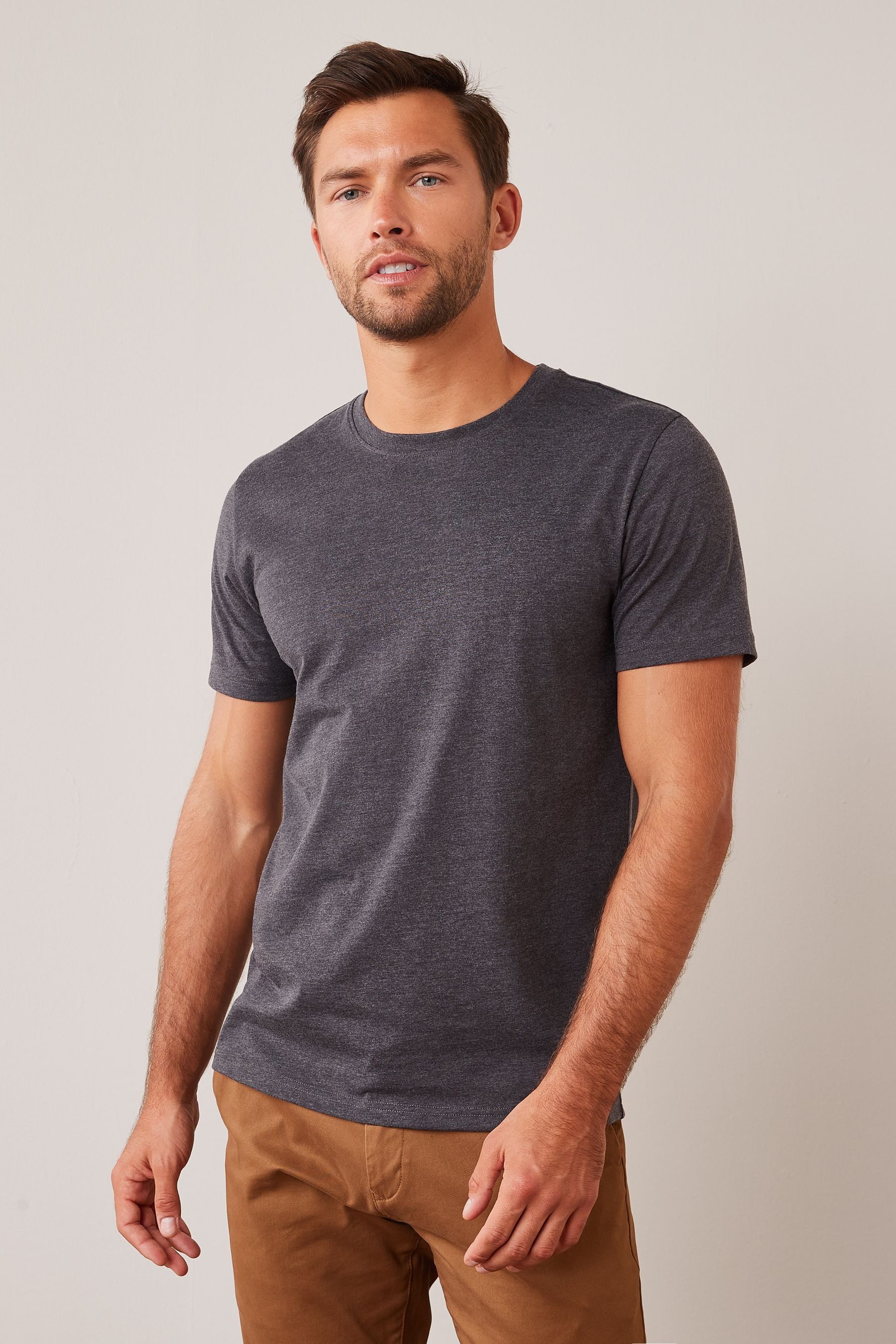 Next T-Shirt Essential Regular Fit Rundhals-T-Shirt (1-tlg)