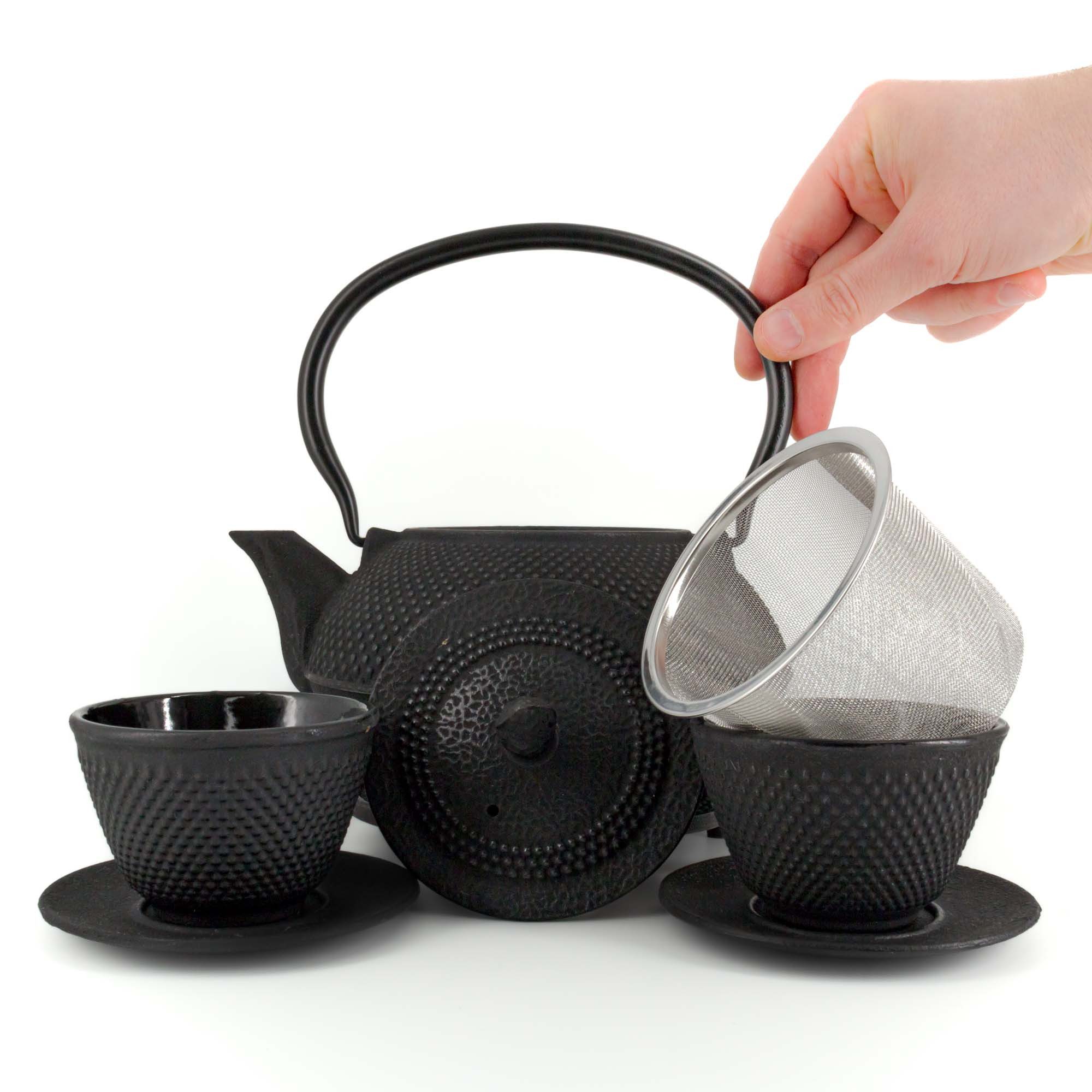 teayumi Teekanne ARARE Tetsubin Komplett-Set Gusseisenkanne 1200 ml Schwarz, 1.2 l, (Komplett-Set, 8-teilig), mit herausnehmbaren Edelstahlsieb, mit Henkel