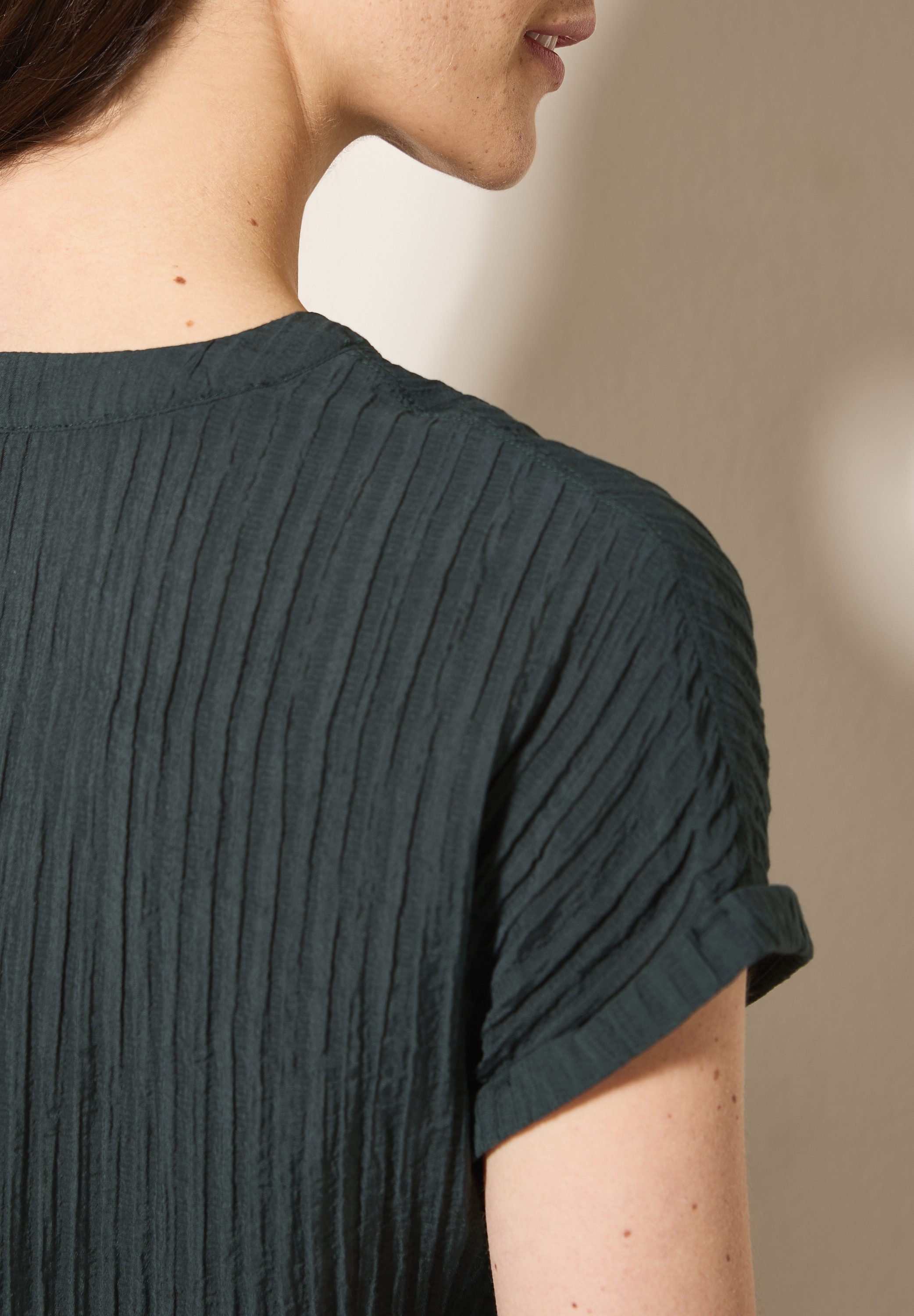 CECIL Kurzarmbluse mit geschlitztem Ausschnitt und Streifenstruktur