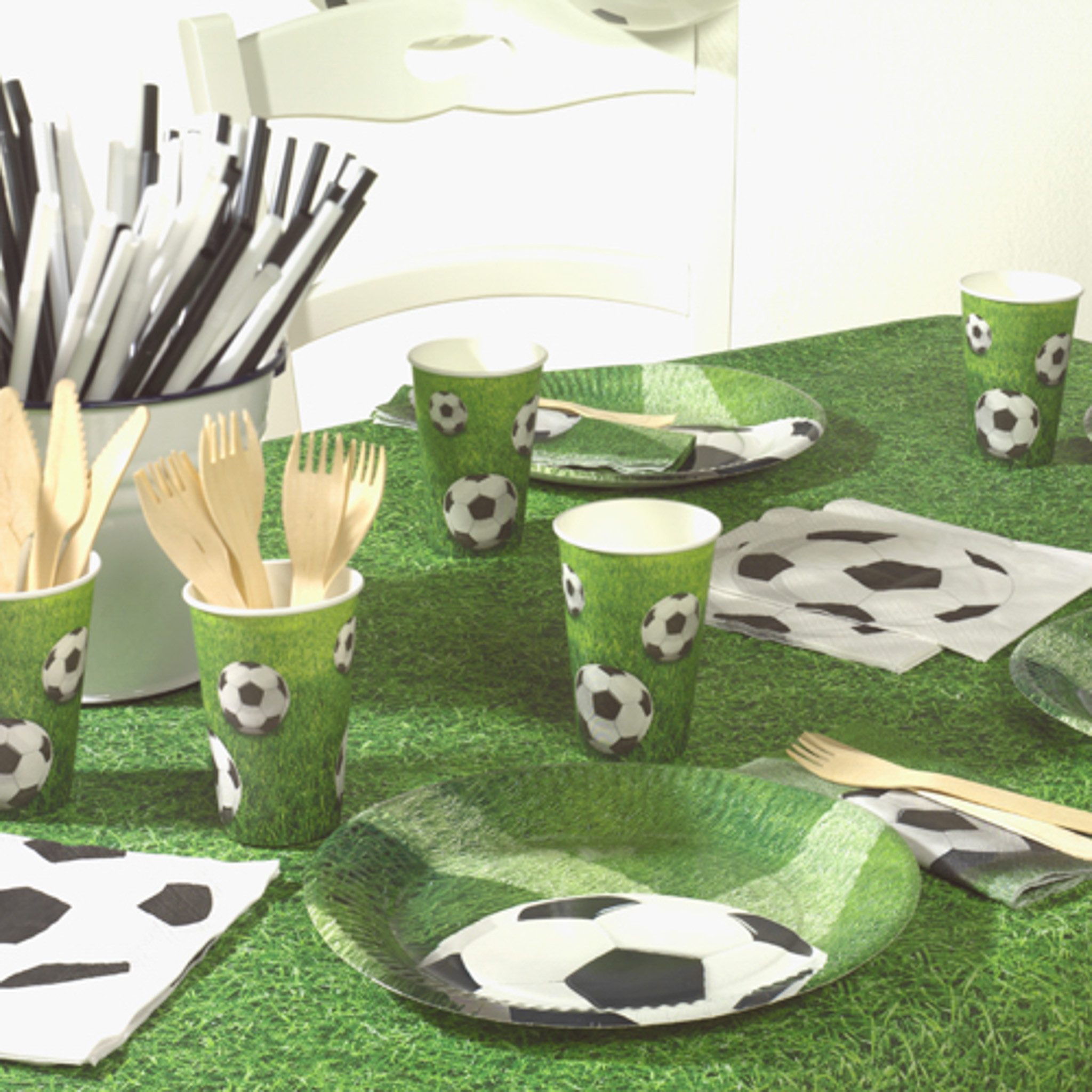 PAPSTAR Tischdecke, Papiertischdecke 120cm x 5m mit Fußball Rasen Motiv Grün
