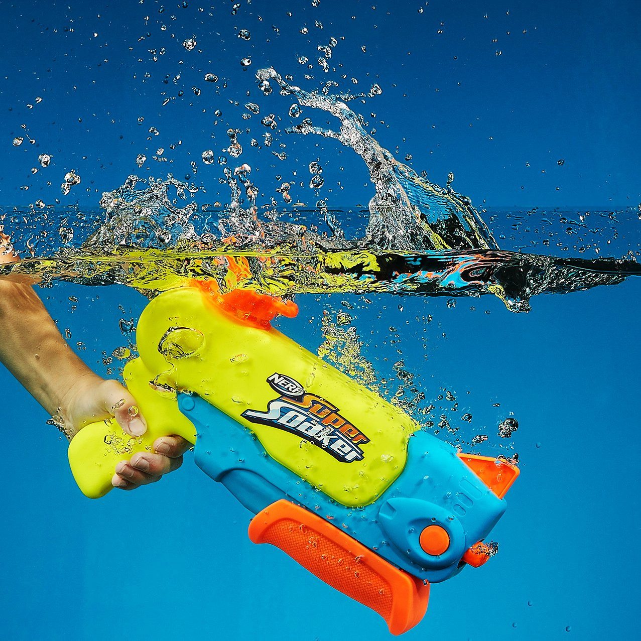 Hasbro Wasserpistole Super Soaker Wave Spray, Entfessle eine einzigartige Wasserwelle mit der rotierenden Düse des
