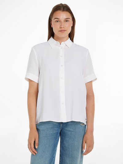 Tommy Hilfiger Kurzarmbluse ESSENTIAL FLUID SS SHIRT mit Metalllabel