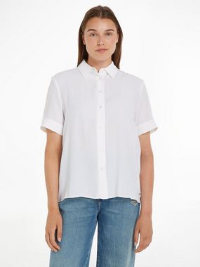 Tommy Hilfiger Kurzarmbluse ESSENTIAL FLUID SS SHIRT mit Metalllabel