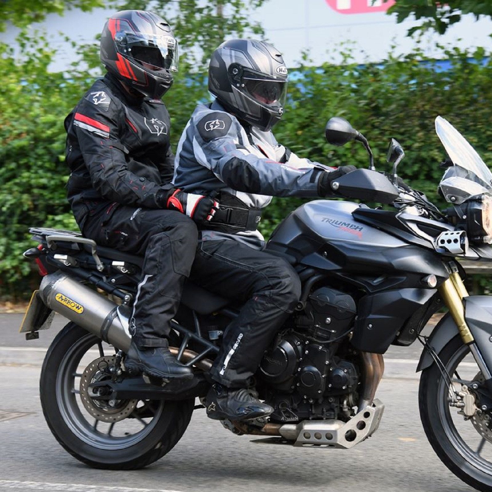 QLS Stoffgürtel für Motorrad 91-127 cm Schwarz Sozius Haltegriff Verstellbar Universal Stabil Sicherheitsgurt