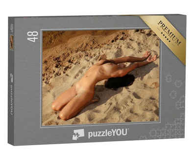 puzzleYOU Puzzle Erotische Fotografie: Nackte Frau am Sandstrand, 48 Puzzleteile, puzzleYOU-Kollektionen Erotik