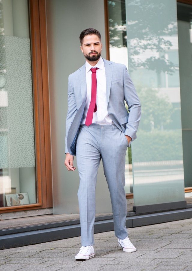 Zum Outfit 8