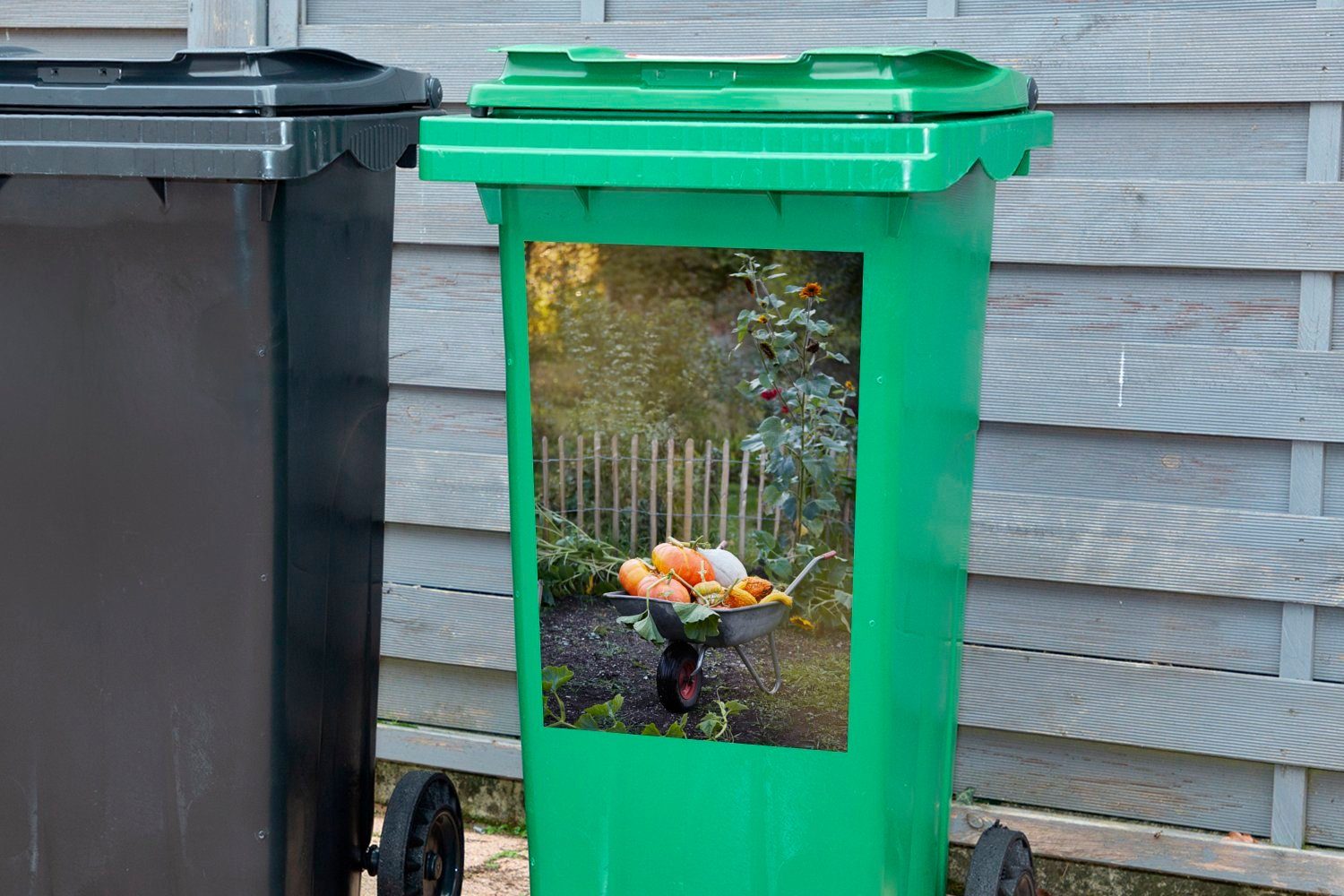 MuchoWow Wandsticker Kürbis - Schubkarre St), Garten Container, (1 Mülleimer-aufkleber, Abfalbehälter Mülltonne, - Sticker
