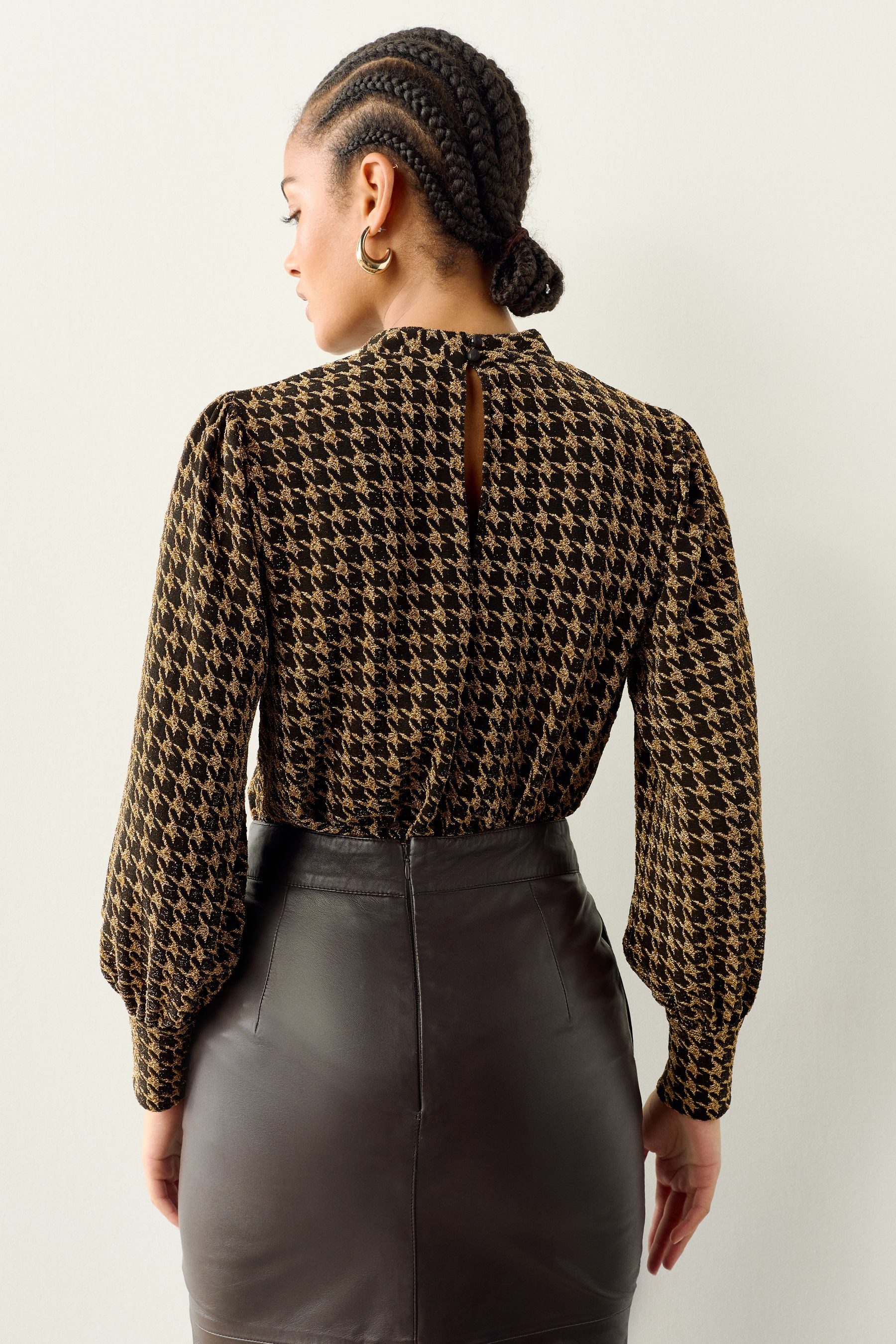 Next Langarmbluse Langärmelige, hochgeschlossene Jacquard-Bluse (1-tlg) günstig online kaufen