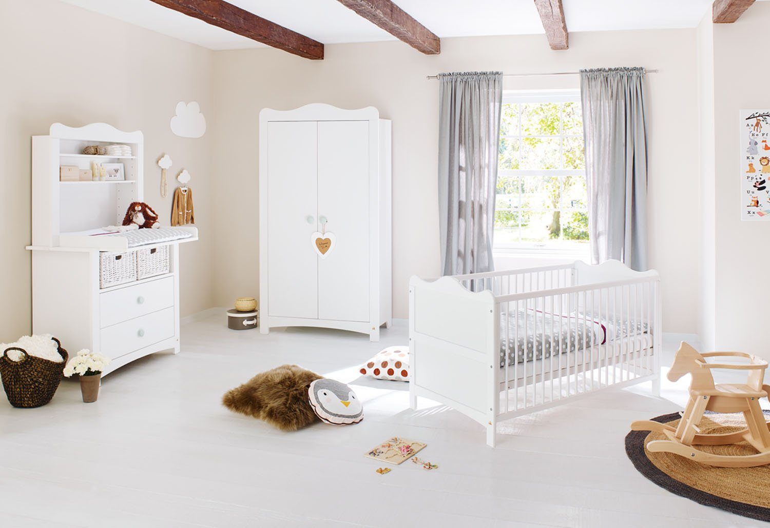 Pinolino® Babyzimmer-Komplettset Florentina, (Set, 4-St., Kinderbett,  Wickelkommode mit Regalaufsatz, 2-türigem Kleiderschrank), breit