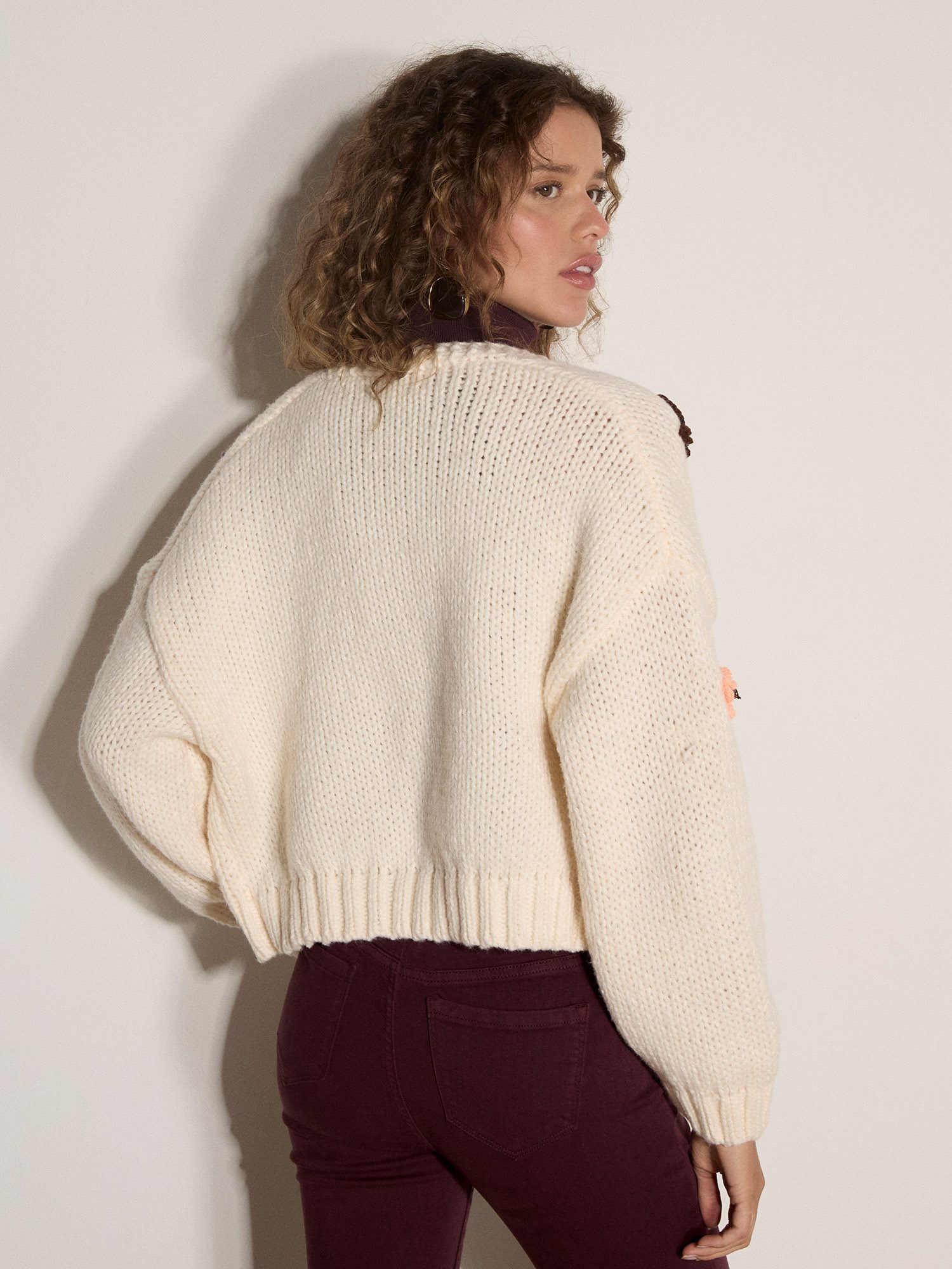 Apricot Cardigan Cardigan mit Schmetterlingsapplikationen mit Ballonärmeln – Bild 4 von 5