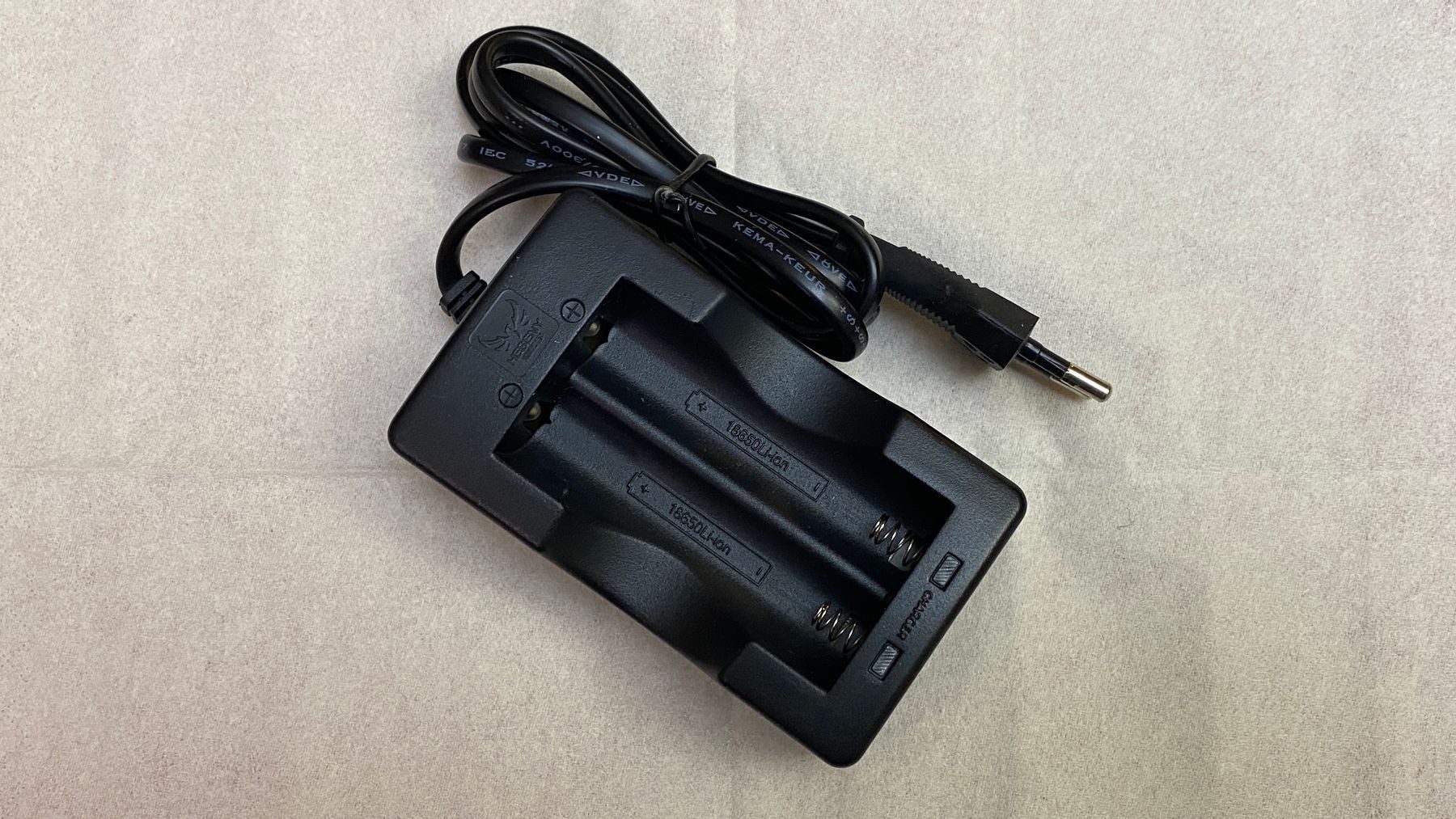 JoJos 2 Schacht HXY für 18650er 3,7 V Li-Ionen Akku Batterie-Ladegerät (1-tlg)