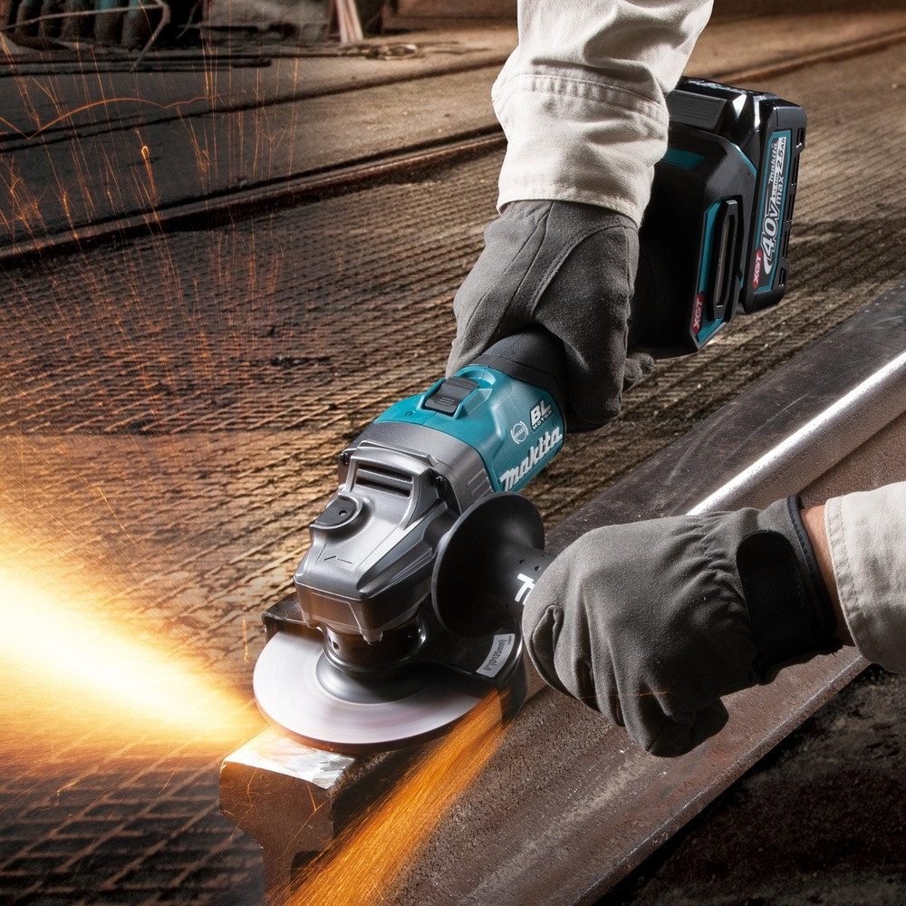 Makita Akku-Winkelschleifer, max. 8500 U/min, XGT, GA005GM201, 40V, 125 mm, 2 x 4 Ah Li-Ion in MAKPAC 4