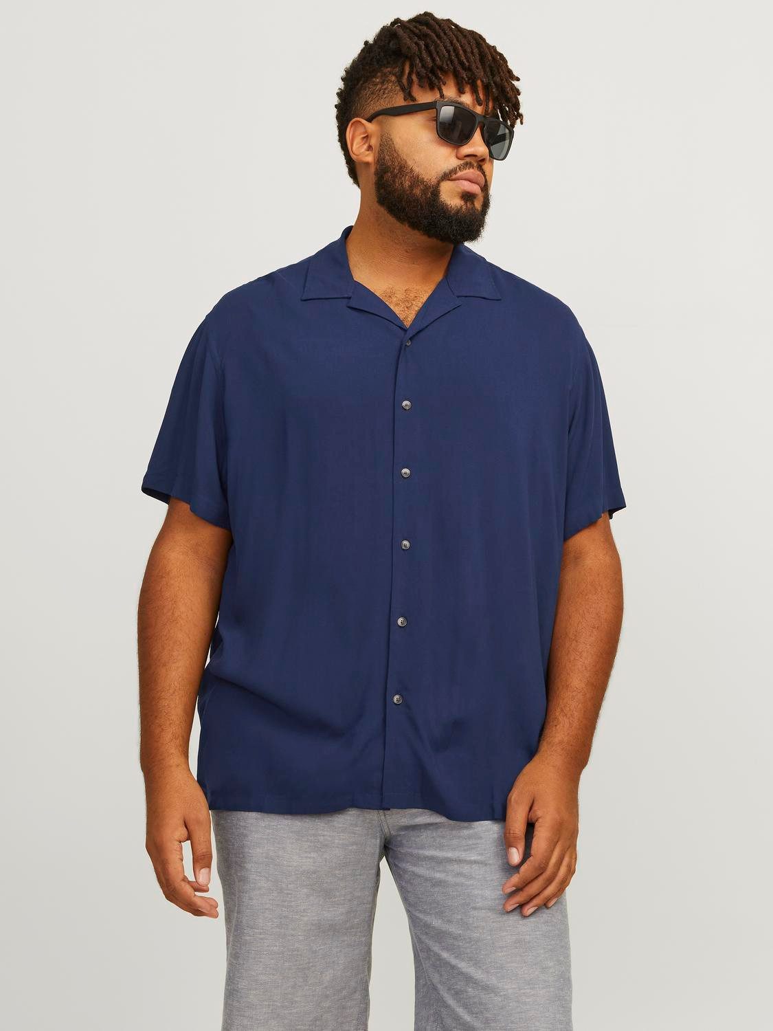 Jack & Jones PlusSize Kurzarmhemd JJEJEFF SOLID RESORT SHIRT SS SN PLS mit Resort Kragen