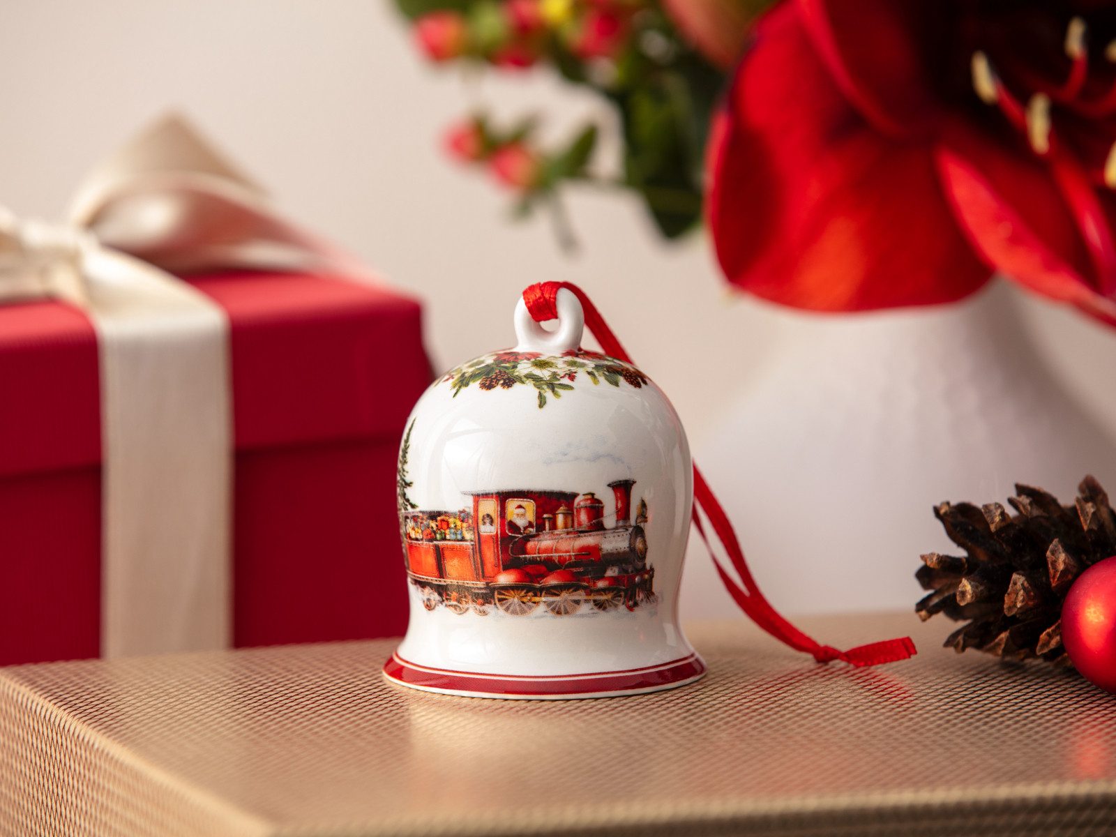 Villeroy & Boch Weihnachtsbaumkugel Annual Christmas Edition Jahres-Glocke 2025 – Bild 4 von 4
