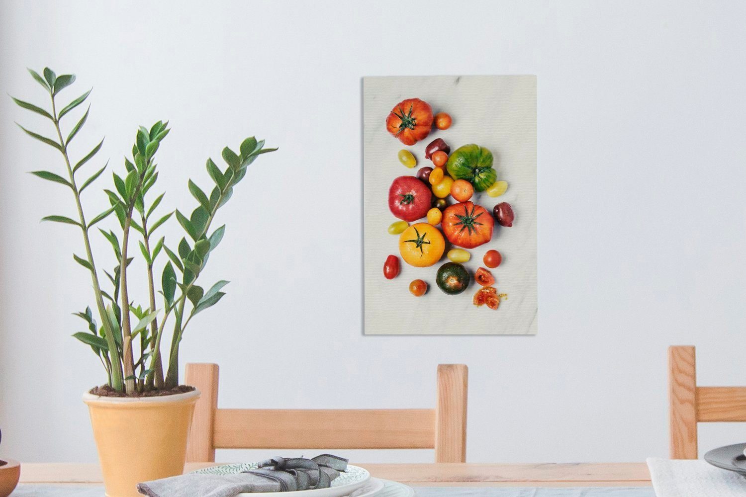 OneMillionCanvasses® Leinwandbild Verschiedene Marmoroberfläche, inkl. Tomaten cm auf weißen Gemälde, bespannt Leinwandbild St), fertig einer (1 Zackenaufhänger, 20x30