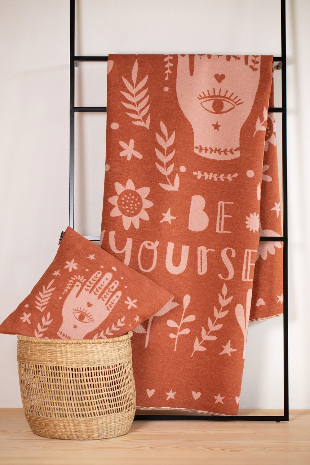 DAVID FUSSENEGGER Kissenhülle Silvretta 'Hand' 40 x 40 cm günstig online kaufen