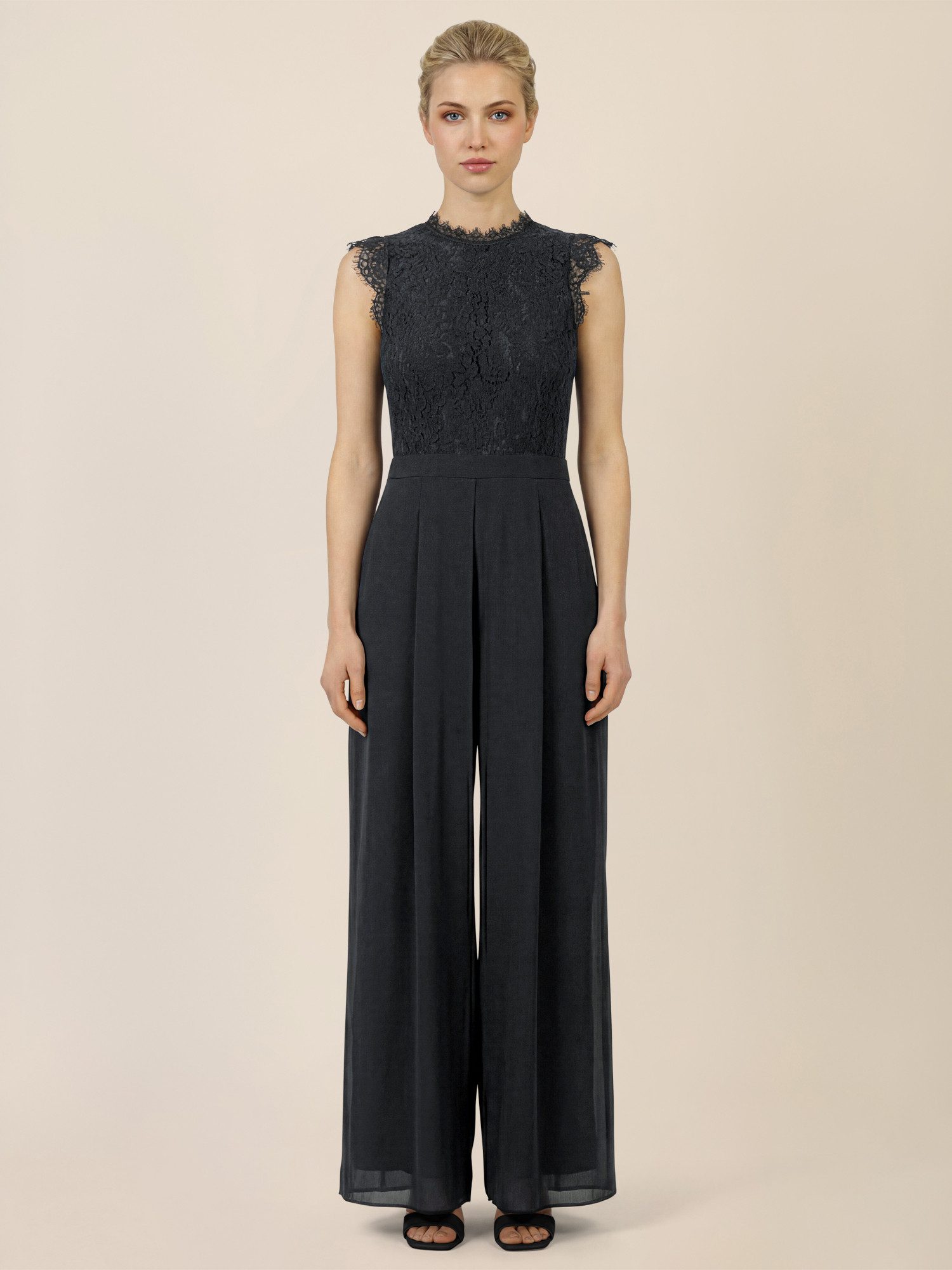 Apart Jumpsuit mit Spitzentop und weitem Bein günstig online kaufen