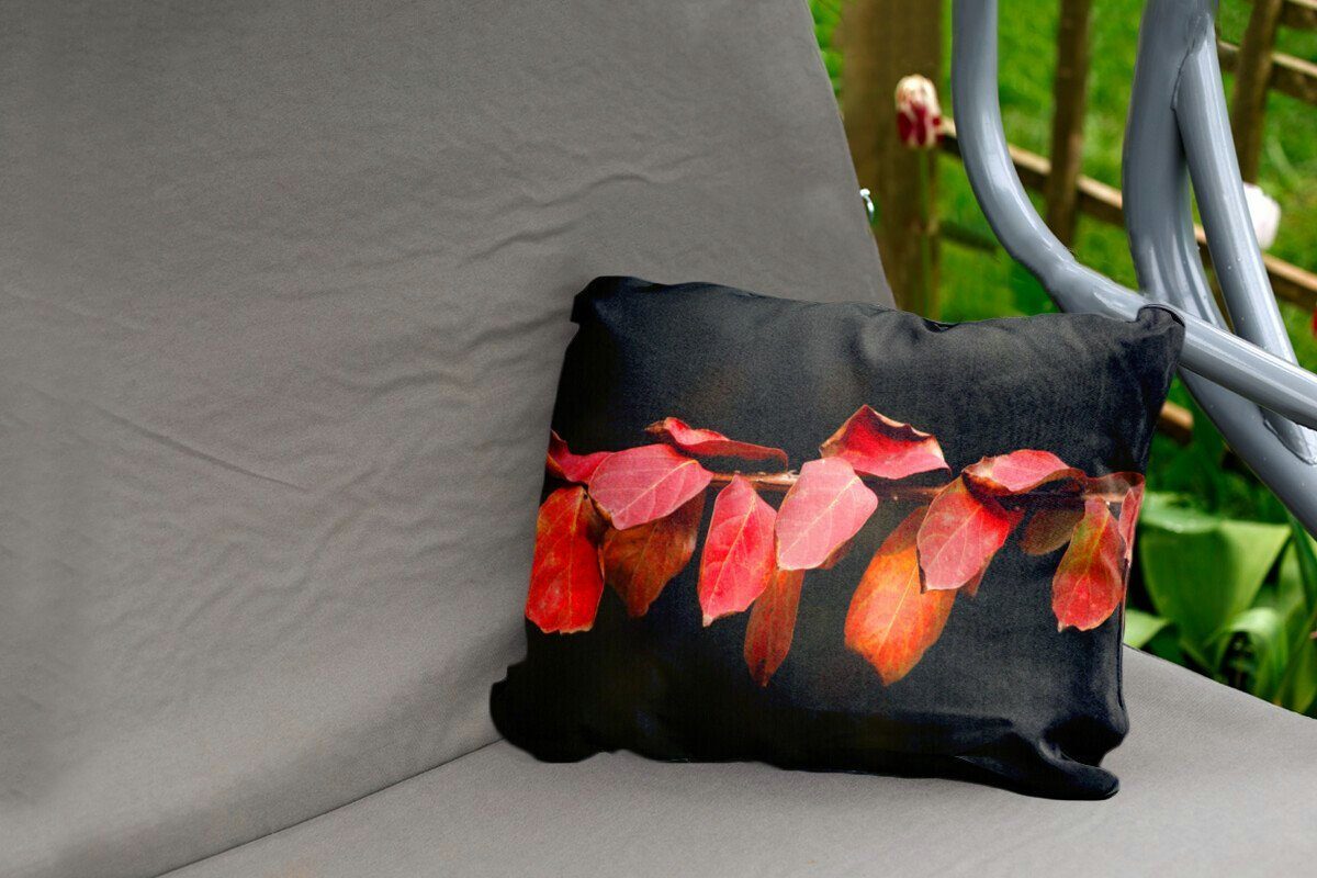 Outdoor-Dekorationskissen, Dekokissen Hintergrund, Die MuchoWow roten Blätter schwarzem Kissenhülle Polyester, Dekokissenbezug, auf