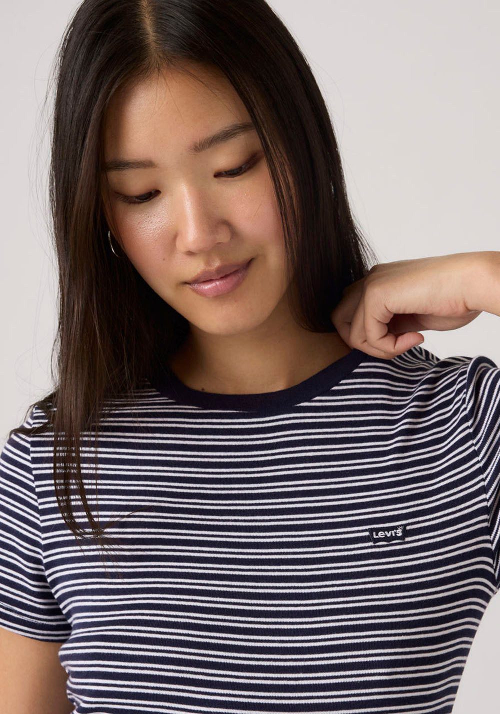 Levi's® T-Shirt ESSENTIAL HM SS TEE Taillierter Schnitt – Bild 4 von 5