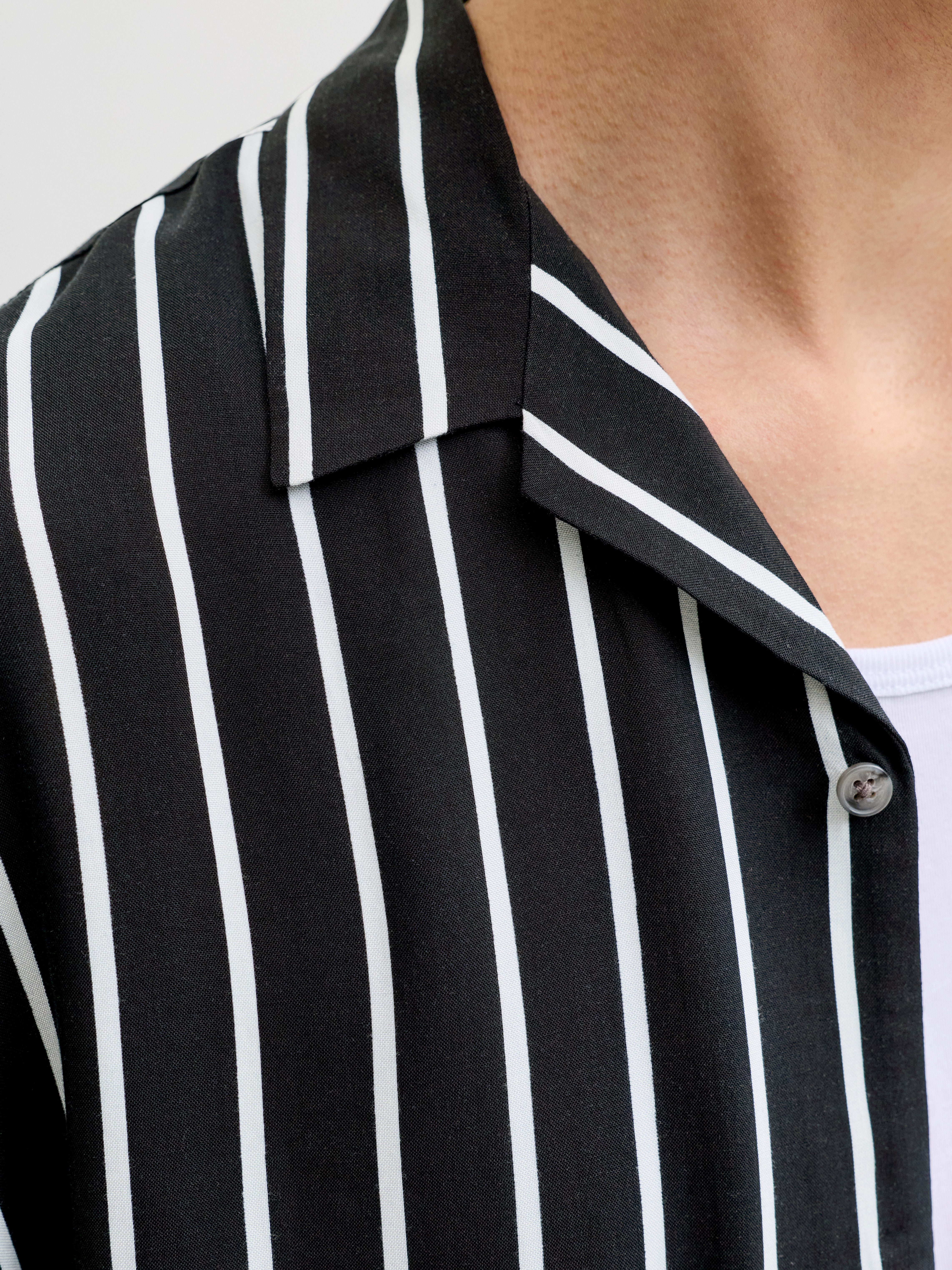 Jack & Jones PlusSize Kurzarmhemd JJEJEFF RESORT STRIPE SHIRT SS PLS Viskose, loose fit