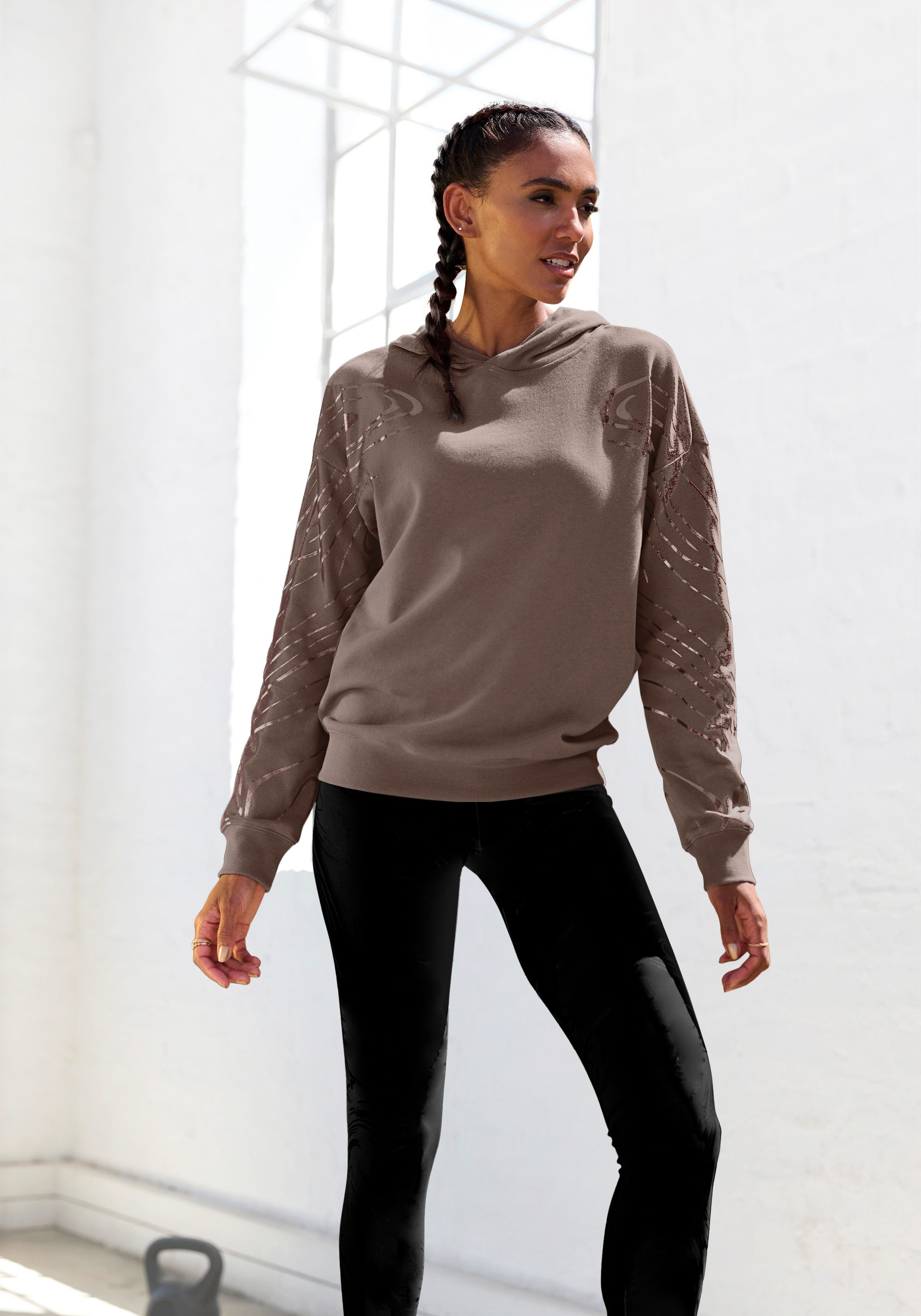 LASCANA ACTIVE Hoodie mit glänzendem Foliendruck günstig online kaufen