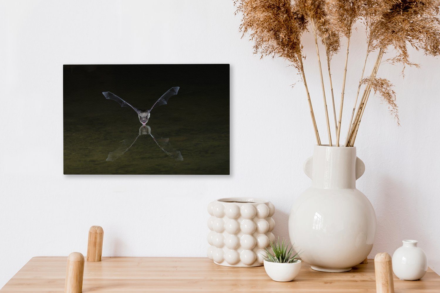 OneMillionCanvasses® Leinwandbild Fledermaus über cm Wasser, Aufhängefertig, (1 Wandbild 30x20 St), Wanddeko, Leinwandbilder