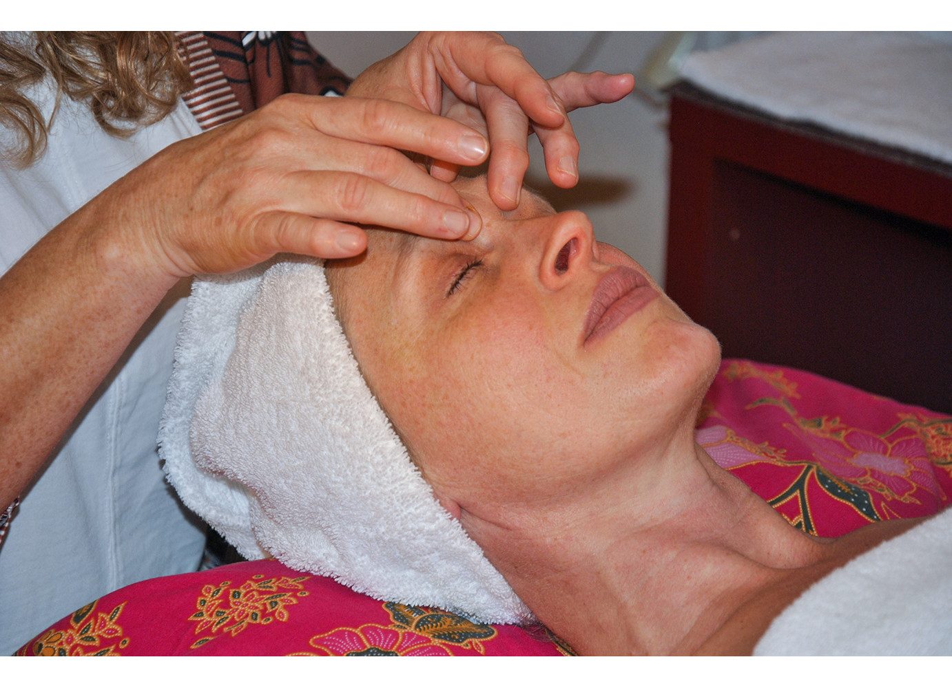 Jochen Schweizer Erlebnisgutschein Beautyanwendung mit Massage München (1,5 Std), Neue Energie tanken – Wellnessen in München