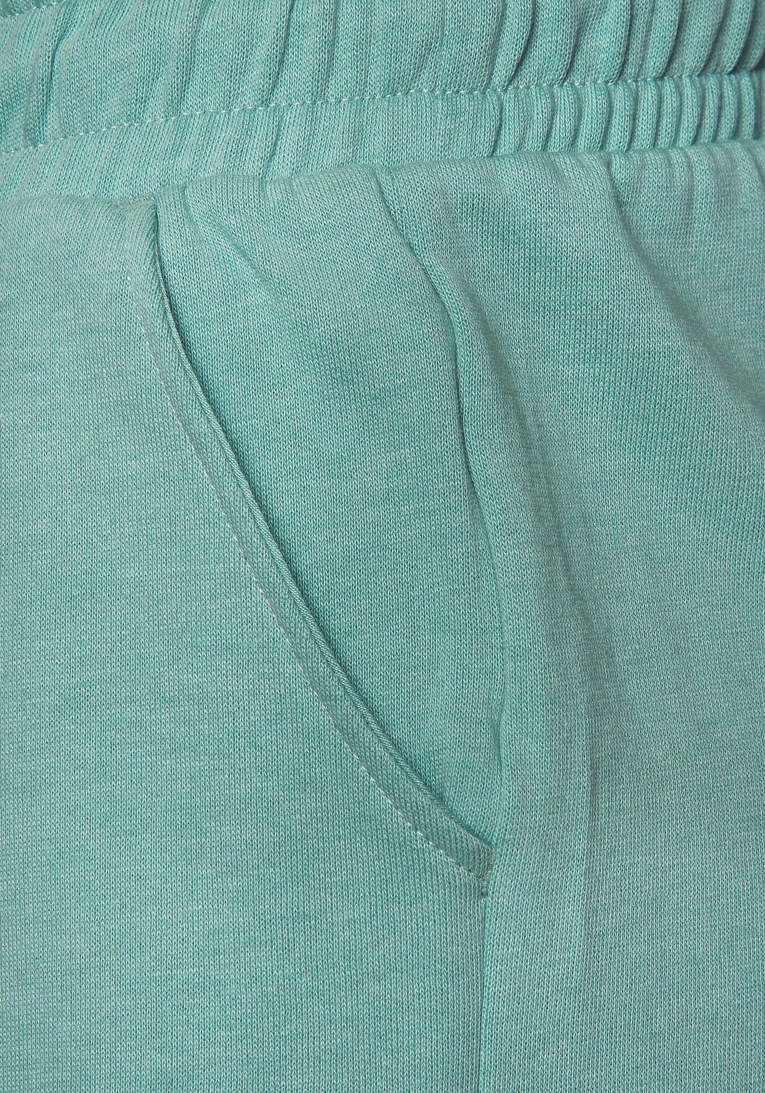 Buffalo Sweatshorts Loungeshorts mit seitlichen Taschen und kleinem Print, Loungewear