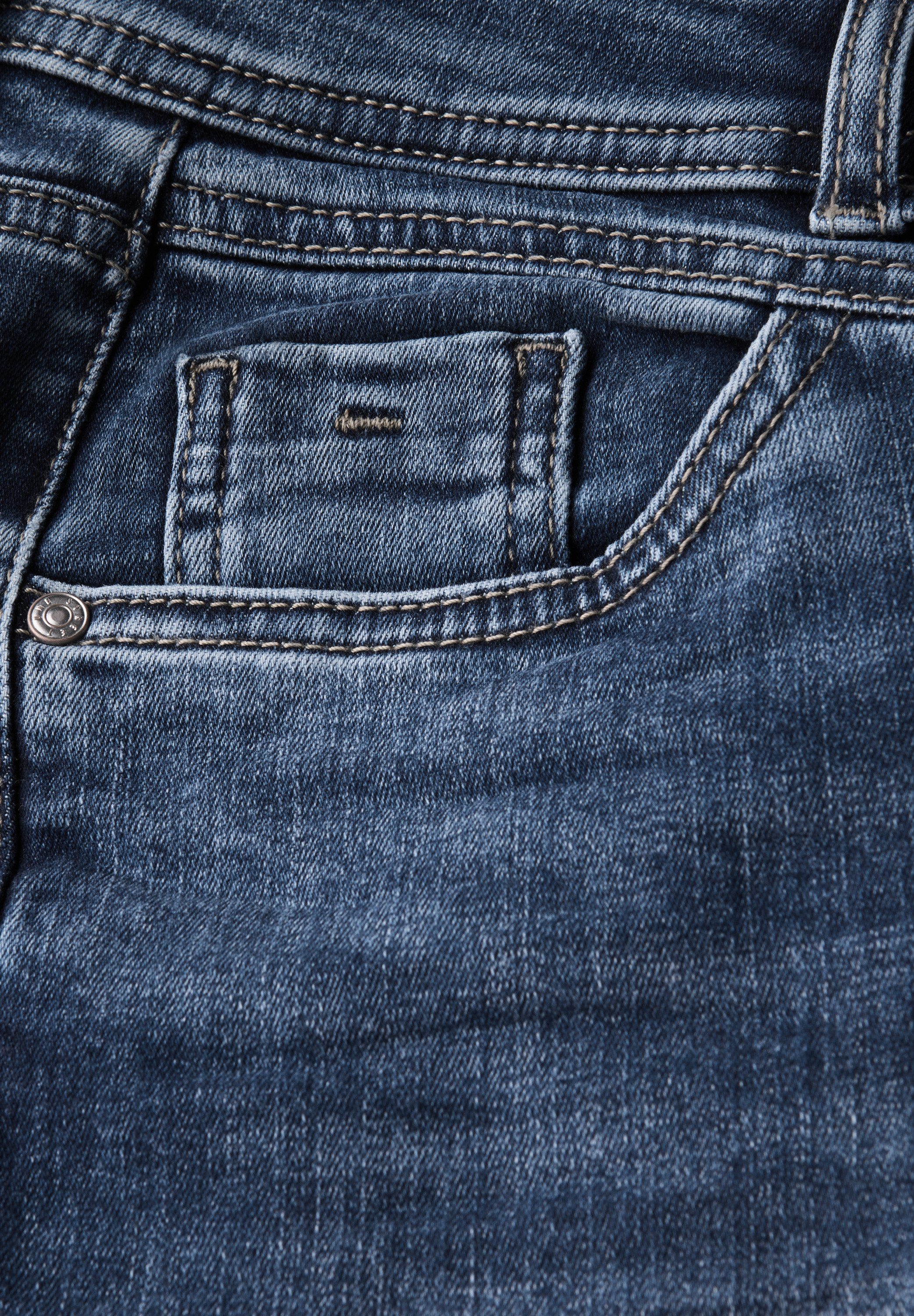 STREET ONE Comfort-fit-Jeans in dunkelblauer Waschung