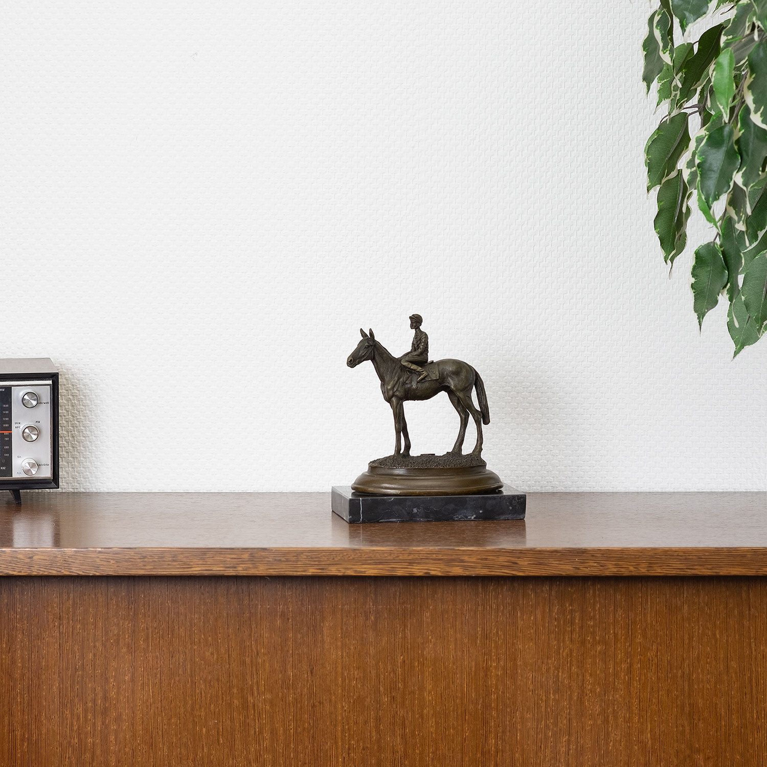 Moritz Skulptur BE-27 A BRONZE SCULPTURE OF A HORSE AND RIDER 11,6 x 16,8