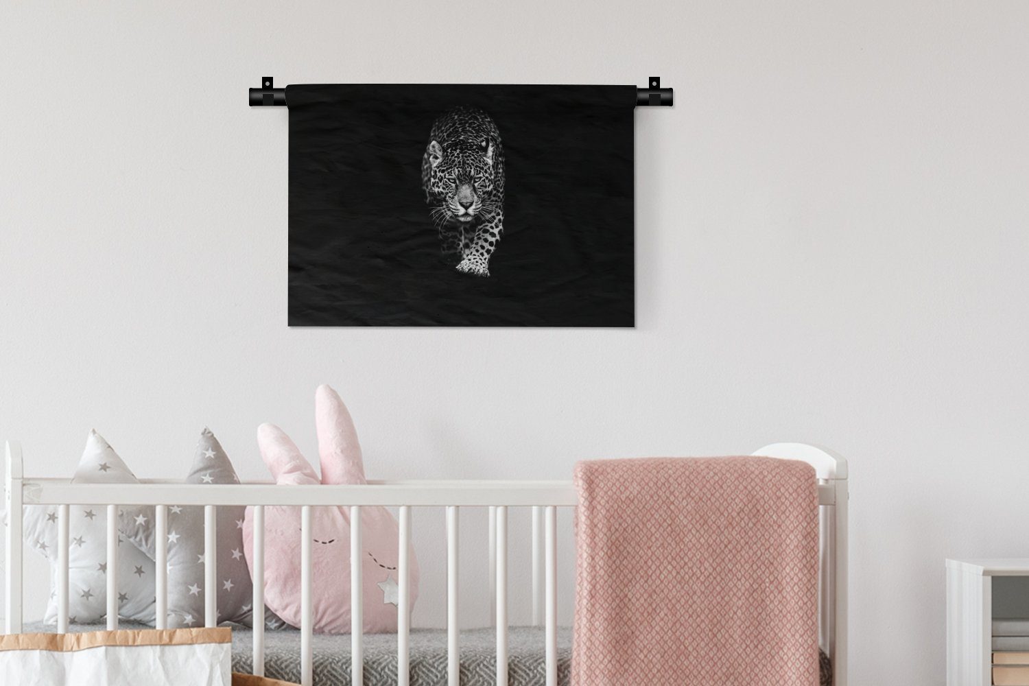 Kinderzimmer Leopard Schwarz Wandbehang, MuchoWow für Wohnzimmer, - Weiß Schlafzimmer, Wanddeko Kleid, - Wild, - Tiere - Wanddekoobjekt