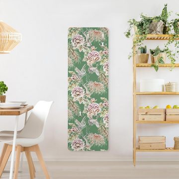 Bilderdepot24 Garderobenpaneel grün Muster Tiere Aquarell Vögel mit großen Blüten vor Grün Design (ausgefallenes Flur Wandpaneel mit Garderobenhaken Kleiderhaken hängend), moderne Wandgarderobe - Flurgarderobe im schmalen Hakenpaneel Design