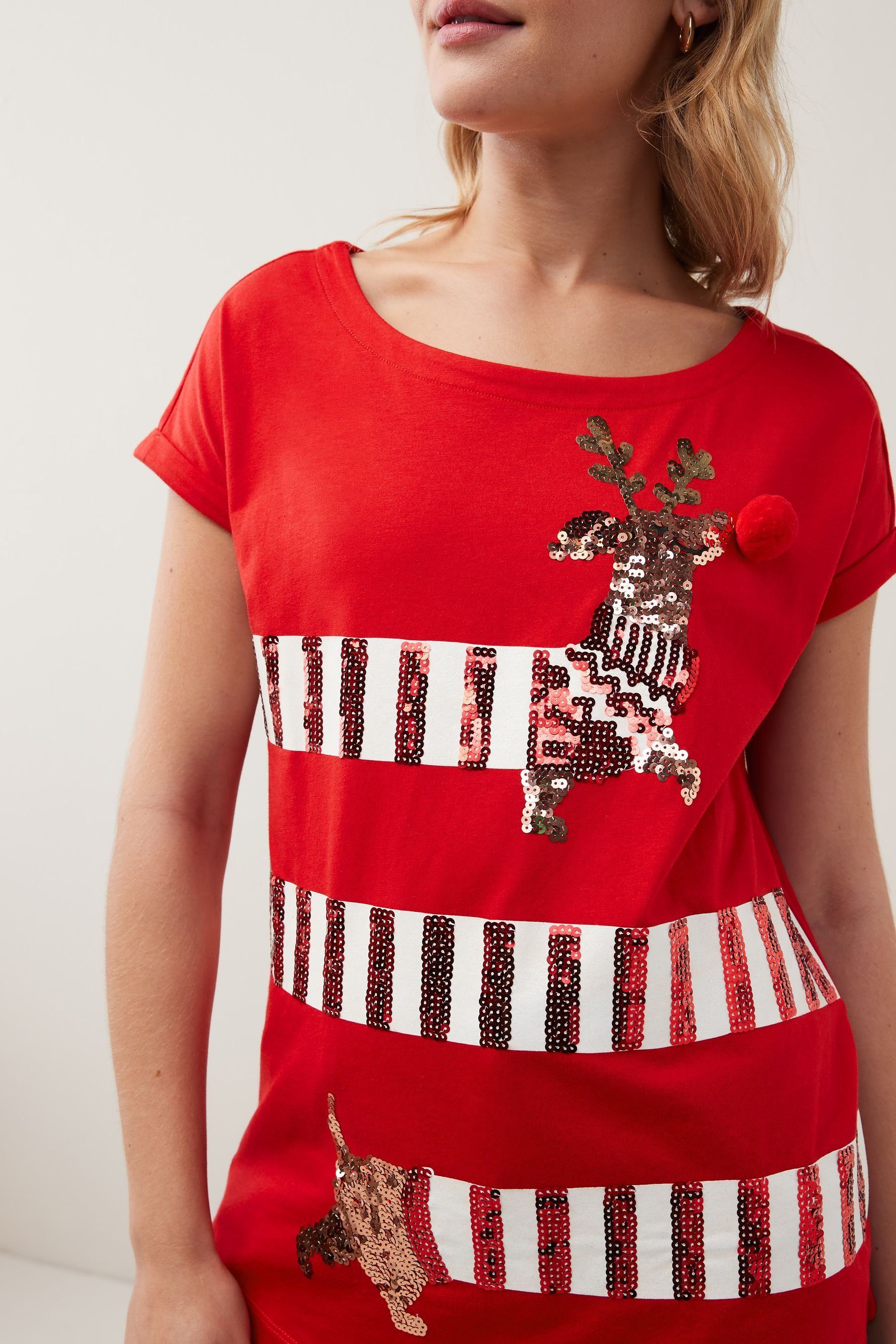 Next T-Shirt T-Shirt mit geschwungenem Saum (1-tlg) Red Christmas Sequin Sausage Dog