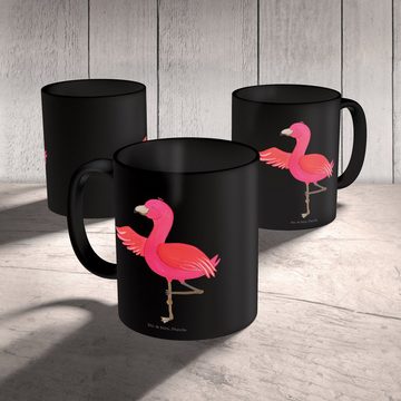 Mr. & Mrs. Panda Tasse Flamingo Yoga - Schwarz - Geschenk, Kaffeetasse, Rosa, Tasse Motive, Keramik Schwarz, Herzberührende Designs