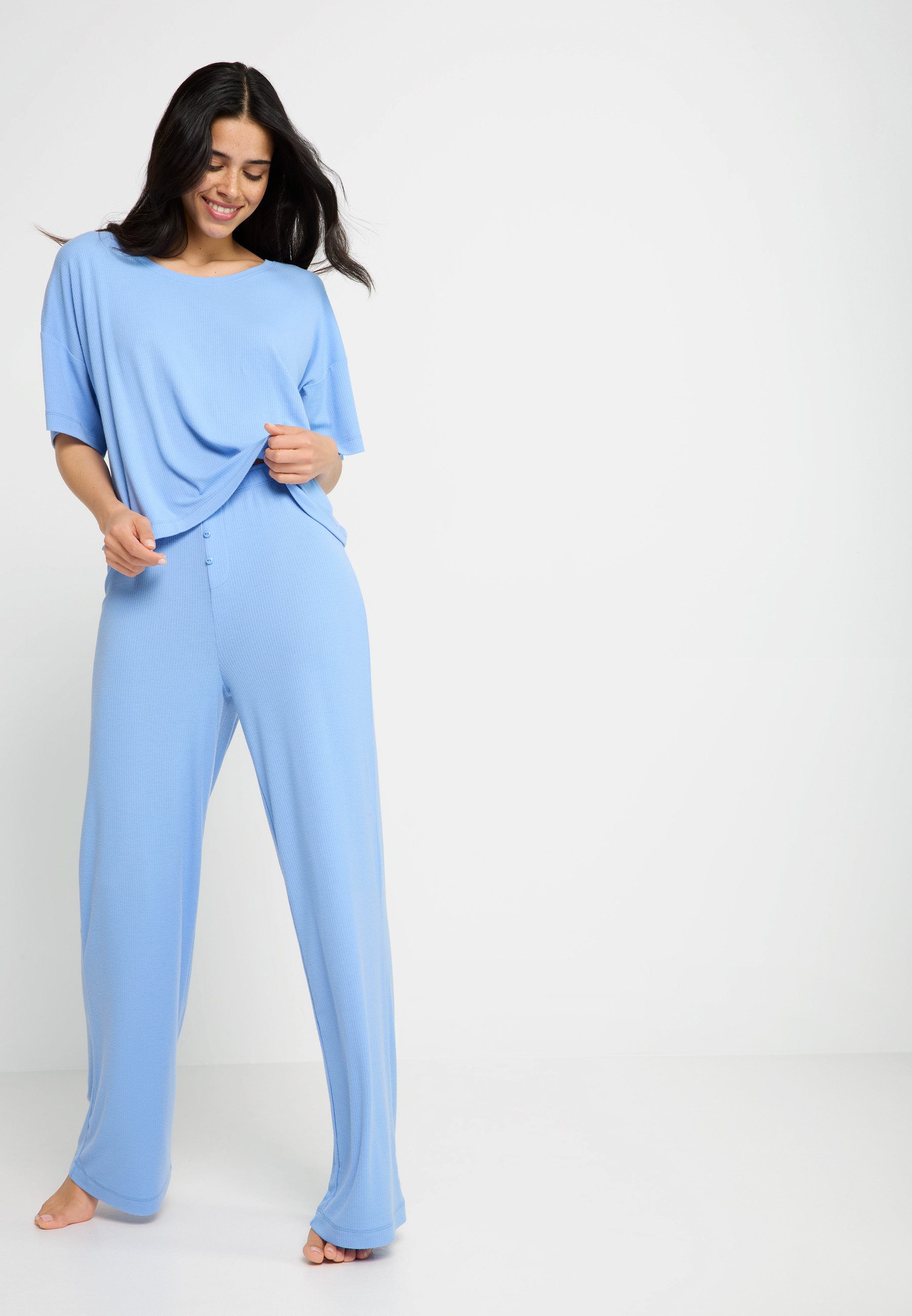 LSCN by LASCANA Pyjama (Set, 2 tlg) mit kleiner Zierknopfleiste an der Hose. Reduzierter Preis € 19,99. Unverbindliche Preisempfehlung € 49,99