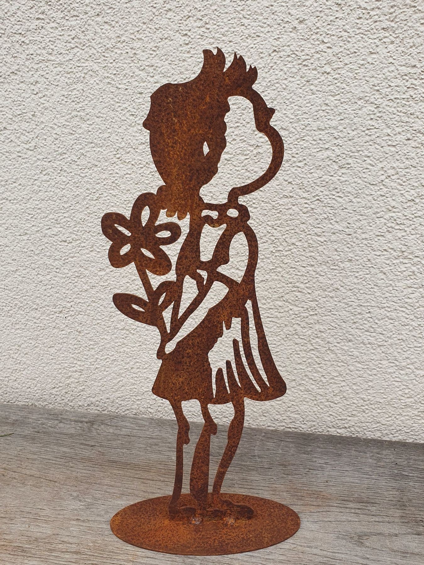 Dewoga Edelrost-Metalldesign Gartenfigur Kind Emma auf Platte - Edelrost, (0 St) | Figuren