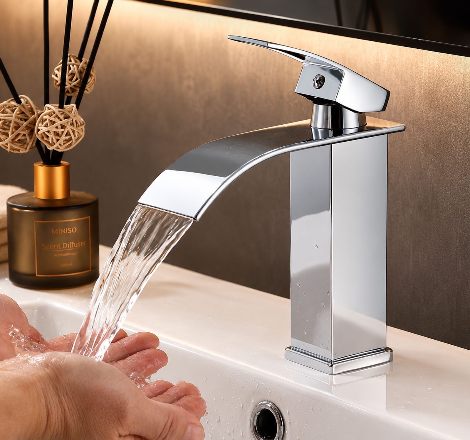 Homeline Badarmatur Waschtischarmatur Wasserhahn Bad armatur Wasserfall Schwarz Chrom (Mischbatterie ist flexibel, Schläuche., Mit Schläuche)