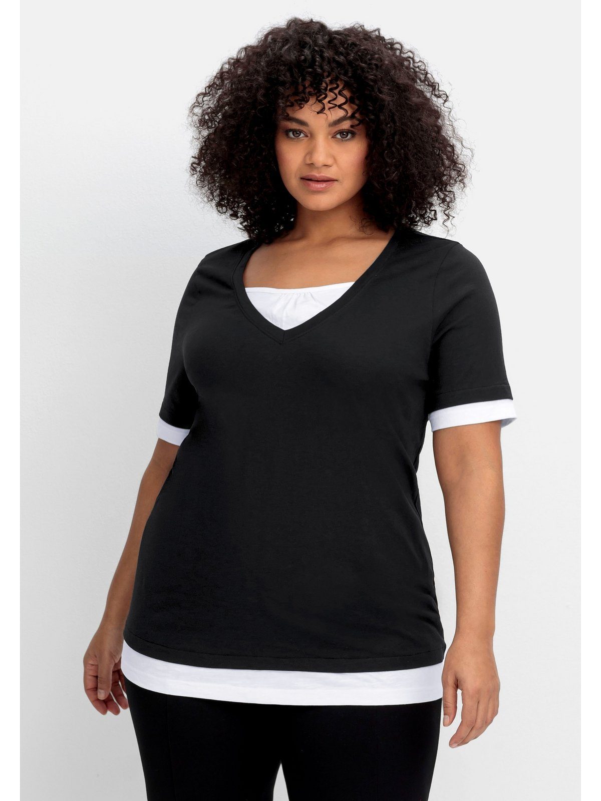 Sheego 2-in-1-Shirt Große Größen in 2-in-1-Optik, mit V-Ausschnitt schwarz-weiß