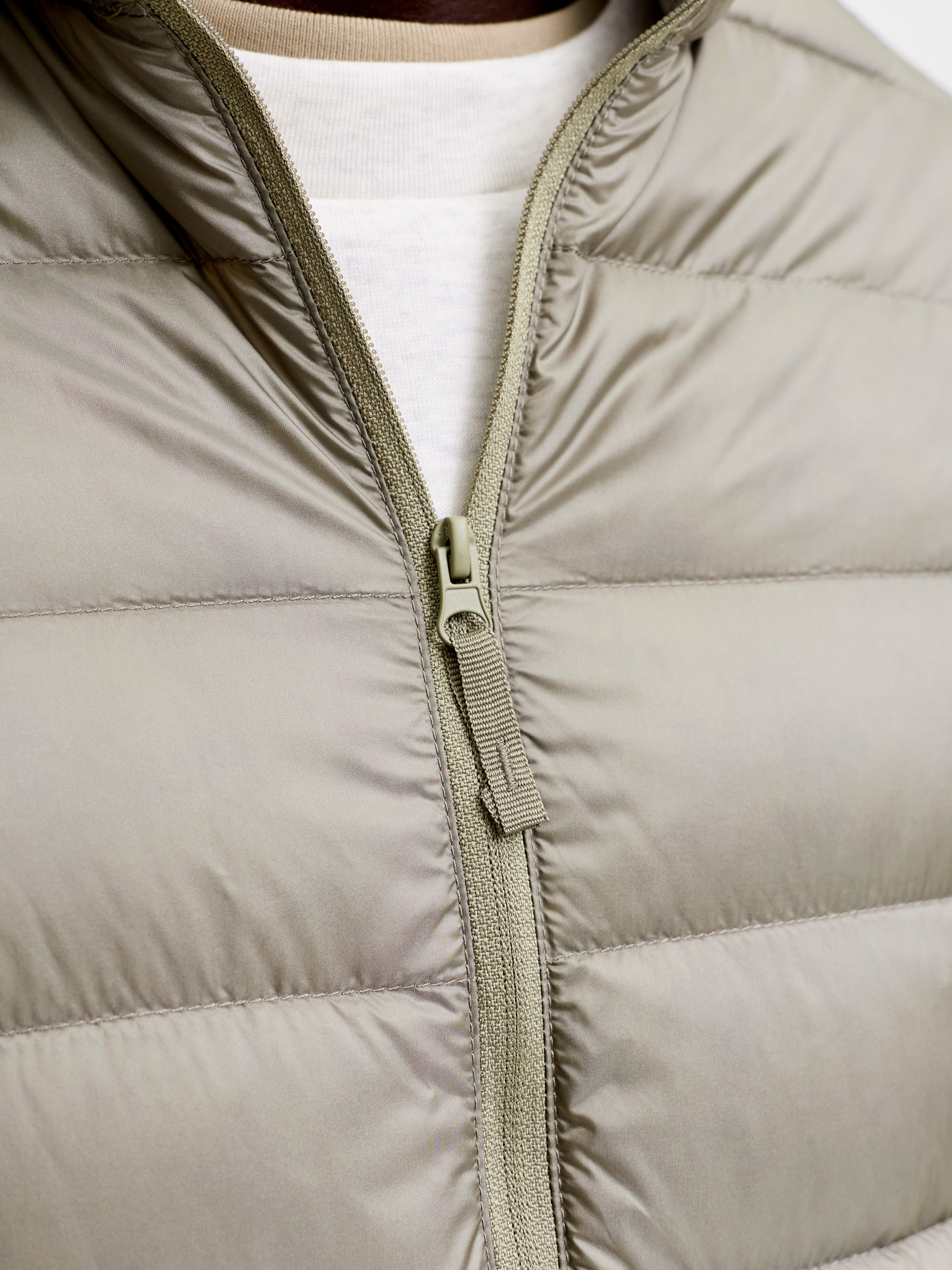 Jack & Jones Steppjacke JJEBERG LIGHT DOWN COLLAR PUFFER NOOS Kunstfaser, regular fit – Bild 3 von 5