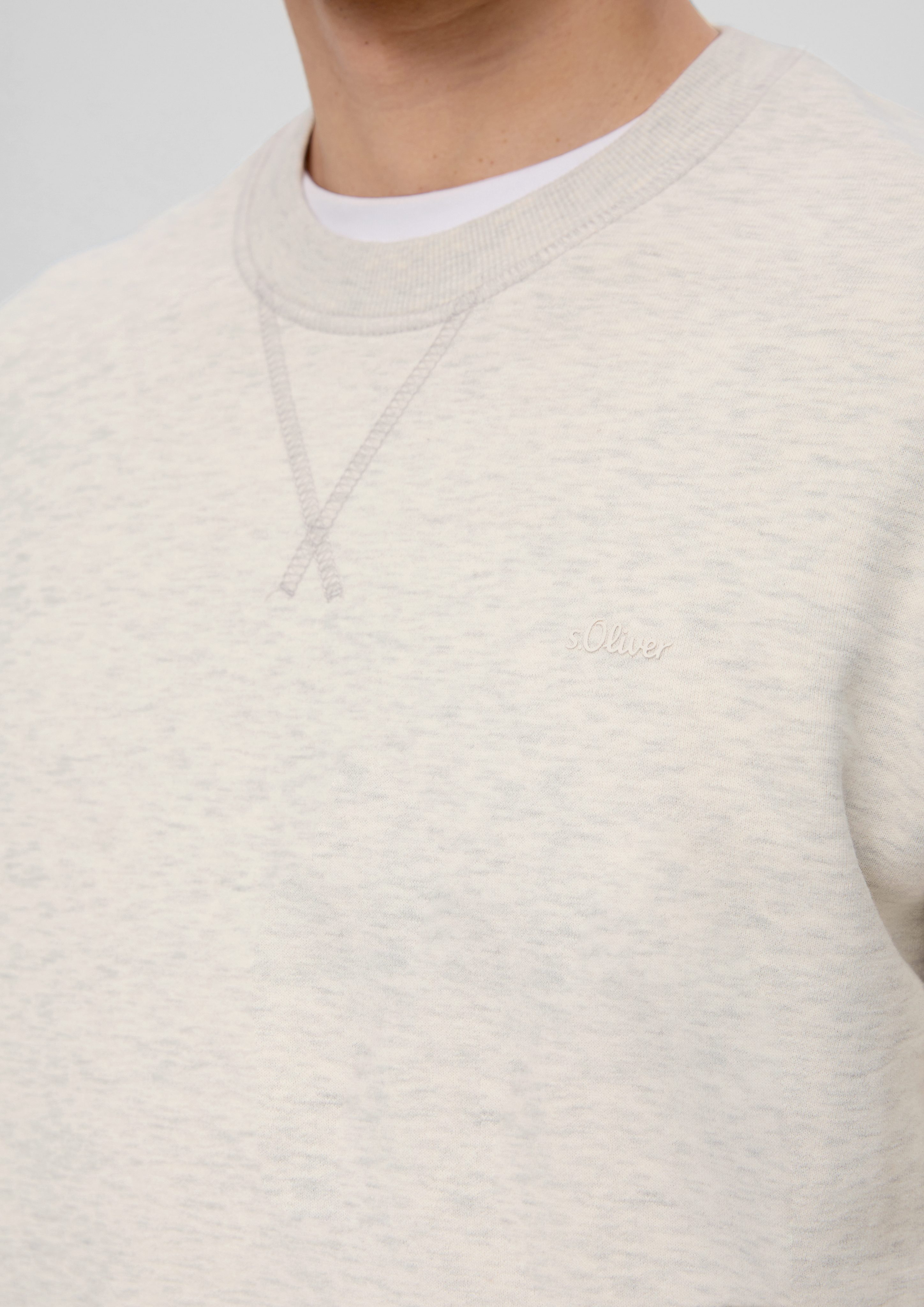 s.Oliver Sweatshirt mit creme Logo-Detail Logo Sweatshirt