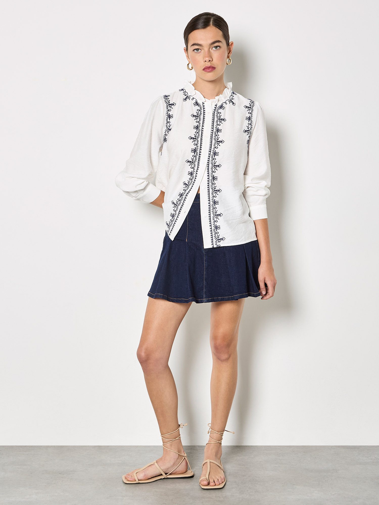 Apricot Klassische Bluse Bluse mit Rüschen-Kragen . mit Stickerei