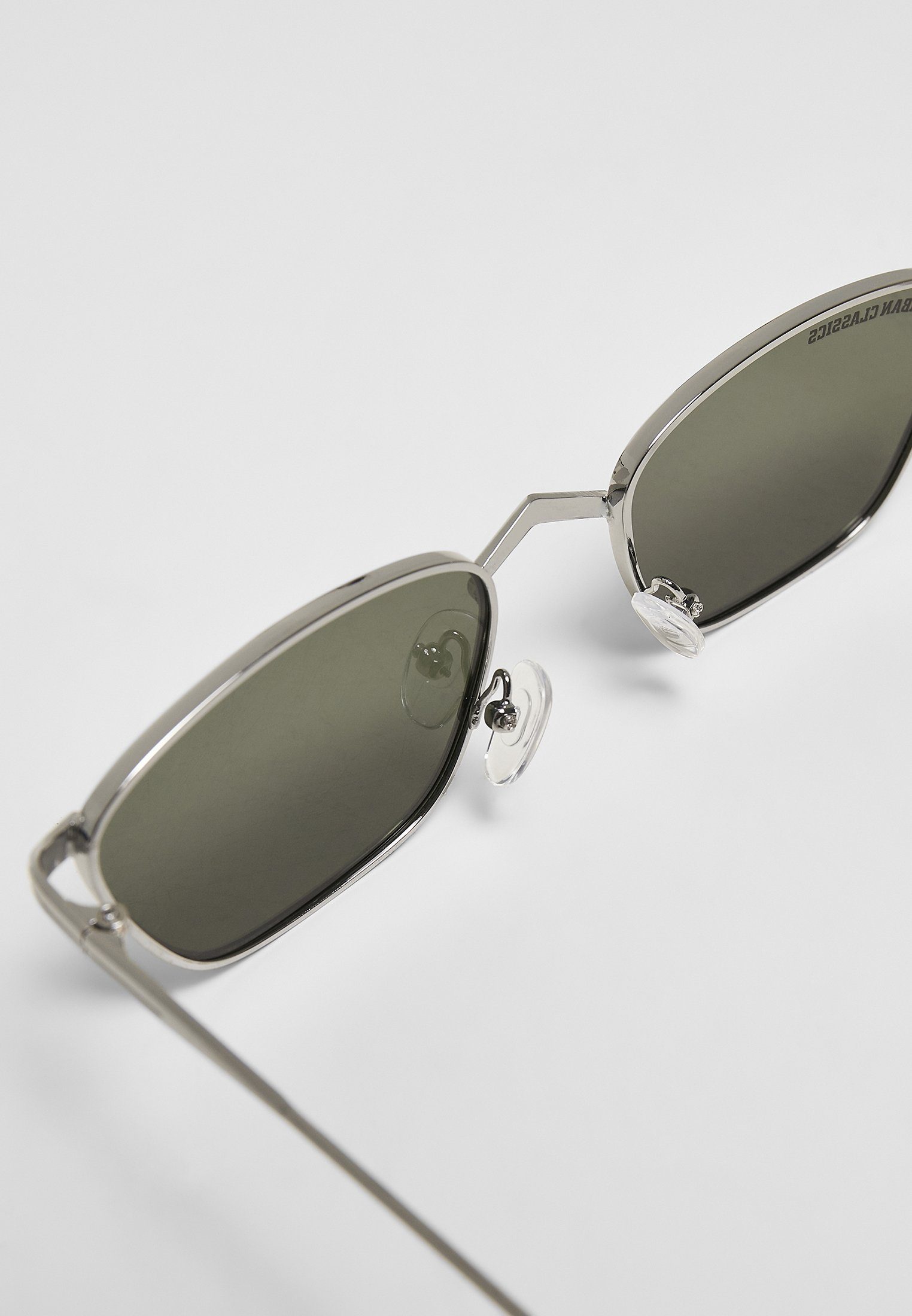 URBAN CLASSICS Sonnenbrille With Kalymnos Sunglasses Chain silver/green Unisex
