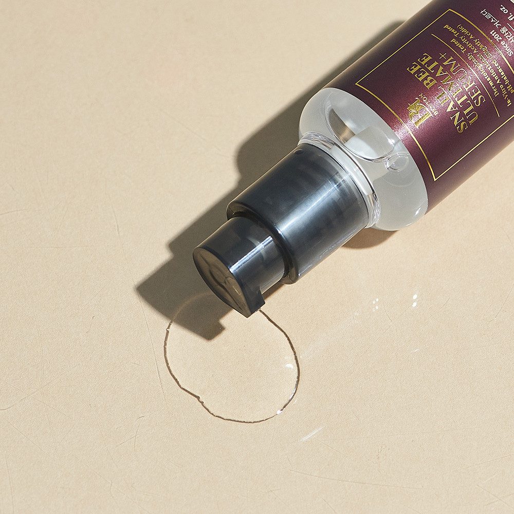 Benton Gesichtsserum SNAIL BEE ULTIMATE SERUM +, Multitasking-Serum, es nährt und stärkt die Haut, verleiht ihr Glanz