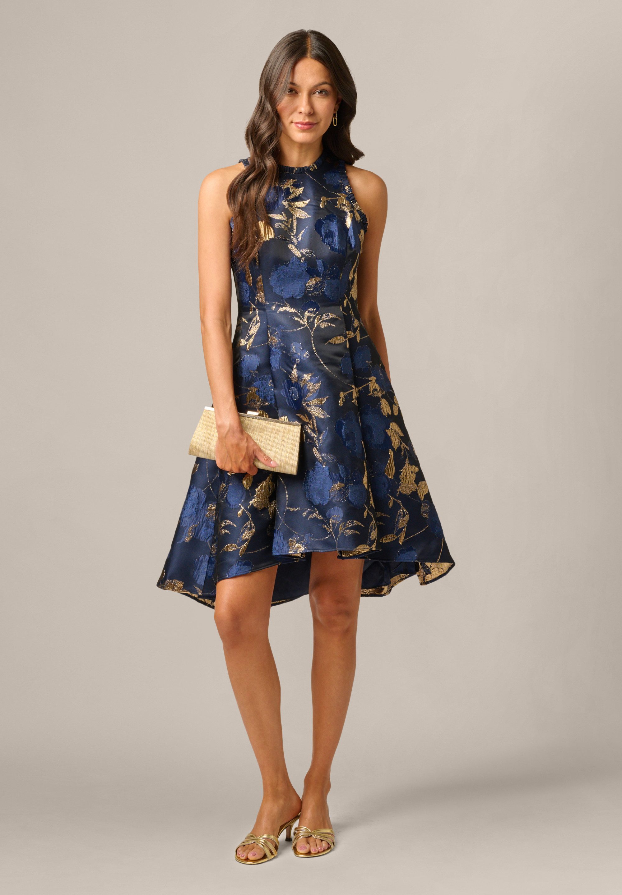 Adrianna Papell Abendkleid Ruffle Jacquard Dress Edler, metallischer Jacquard, Fit-and-Flare-Schnitt