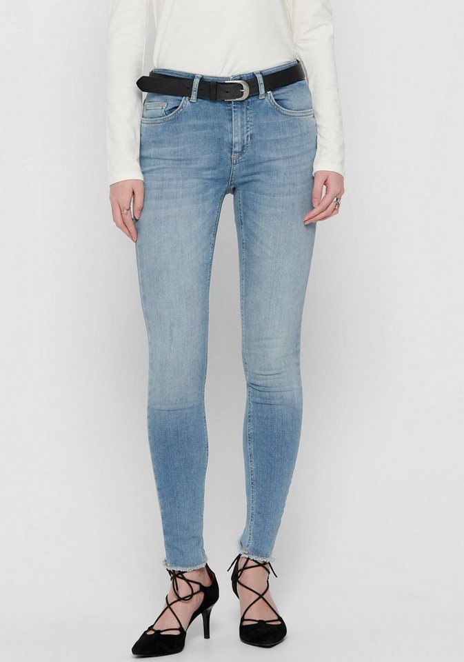 ONLY Ankle-Jeans ONLBLUSH MID SK AK RAW REA1467, Knöchellang mit leicht  ausgefranstem Saum