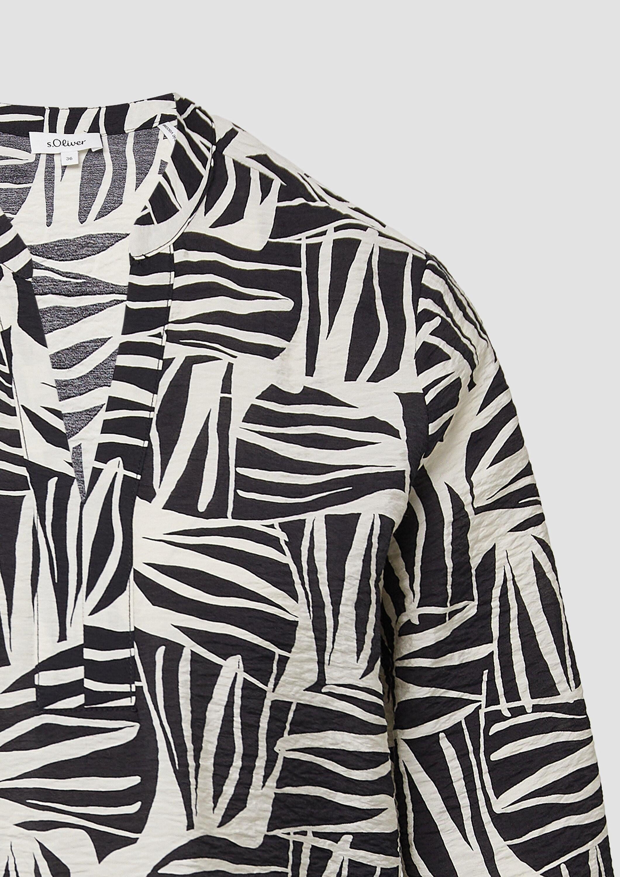 s.Oliver Kurzarmbluse Bluse Bluse aus strukturiertem Viskosemix mit All-over-Print