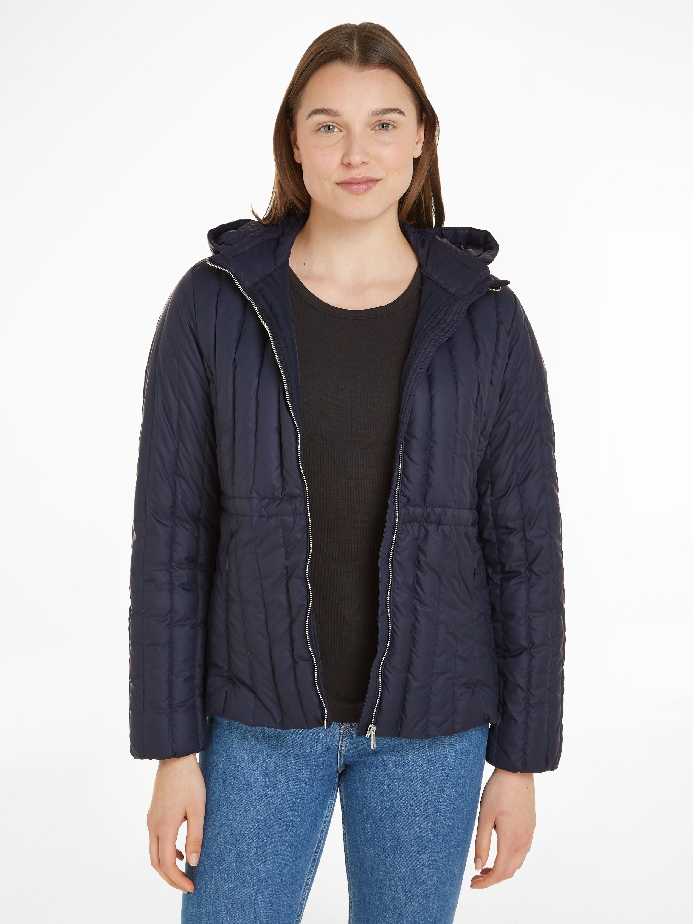 Tommy Hilfiger Daunenjacke FEMININE LW DOWN JACKET mit Logostickerei