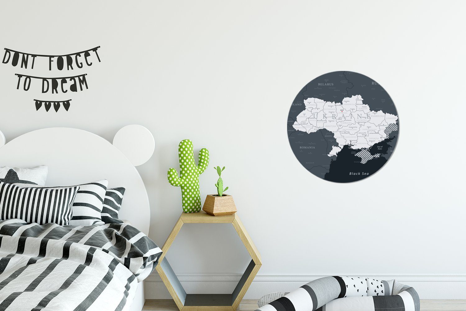 MuchoWow Wandsticker Illustration Kinderzimmer, einer St), für Rund, weißen Tapetenkreis (1 Tapetenaufkleber, Karte Ukraine der Wohnzimmer
