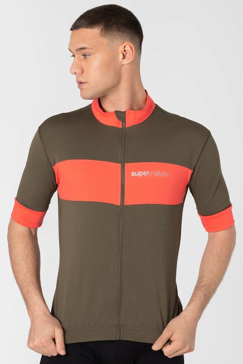 SUPER.NATURAL Radtrikot Merino Fahrradtrikot M GRAVIER CAMISA Merino-Materialmix mit reflektierenden Logos Stone Grey/Living Coral